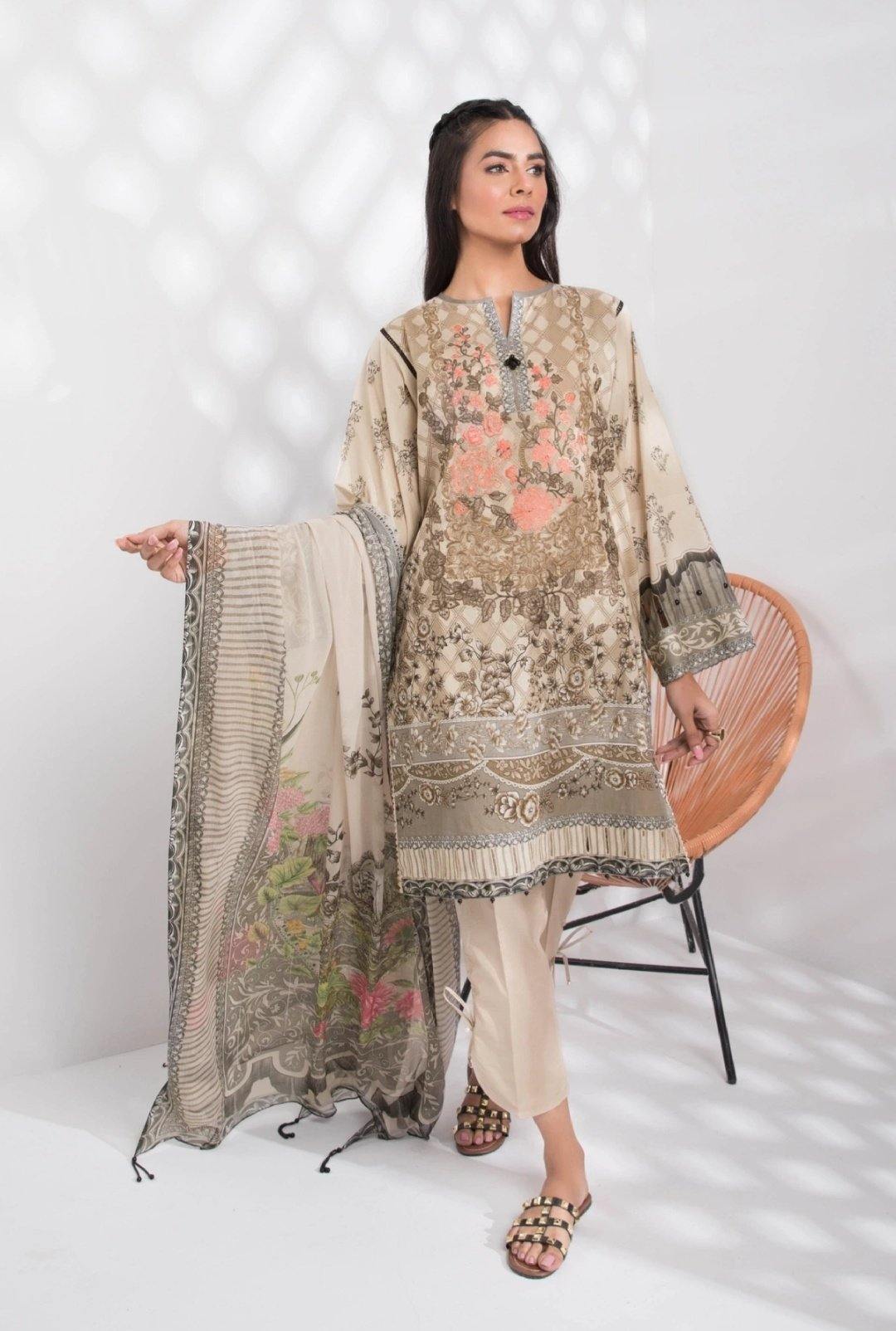img_sapphire_lawn_collection_2020_awwal_boutique