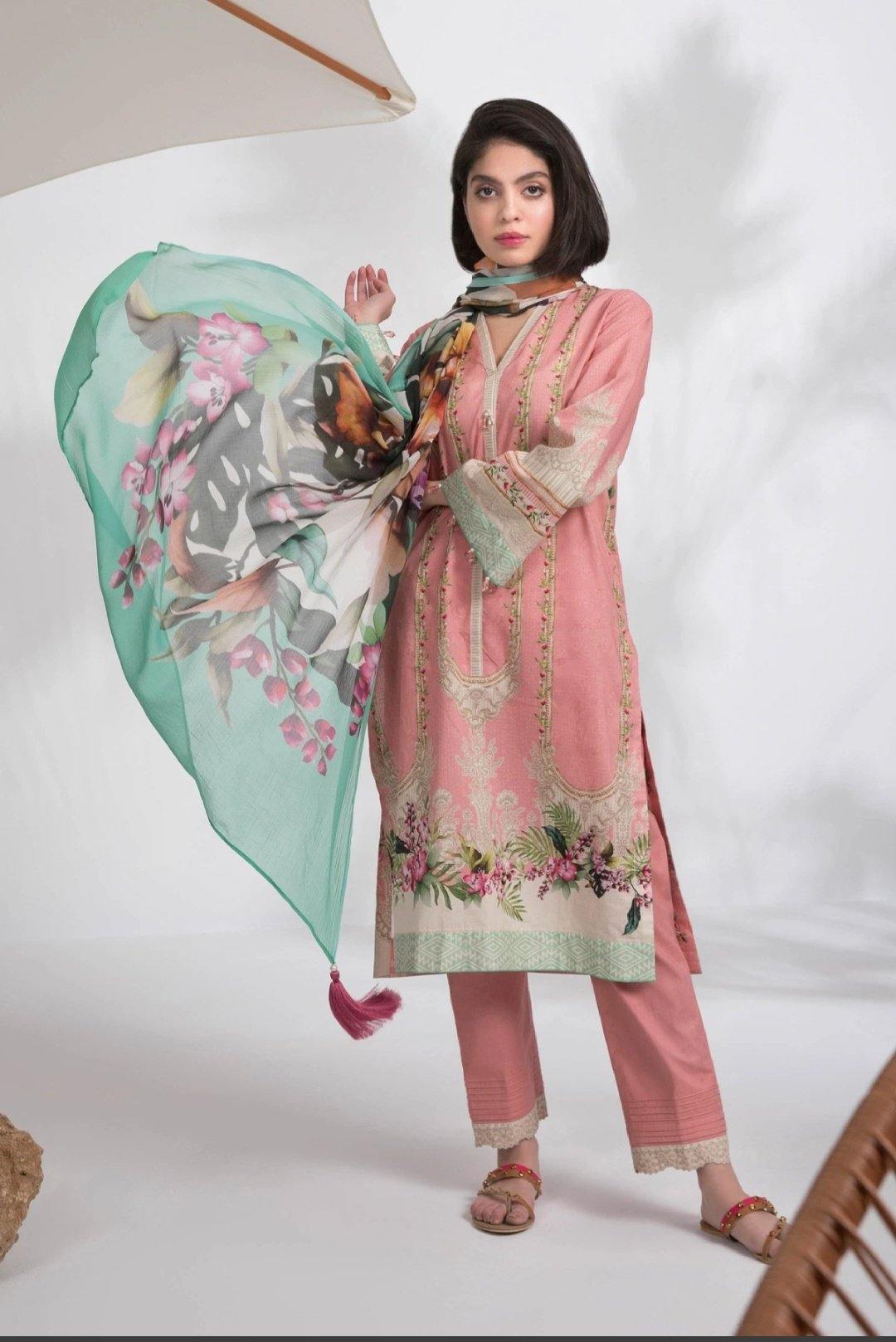 img_sapphire_lawn_collection_2020_awwal_boutique