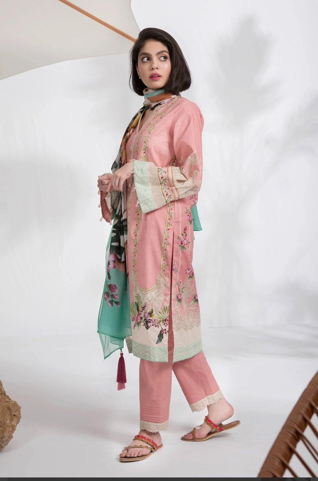 img_sapphire_lawn_collection_2020_awwal_boutique