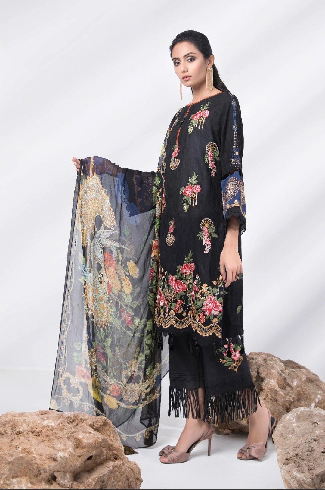 img_sapphire_lawn_collection_2020_awwal_boutique