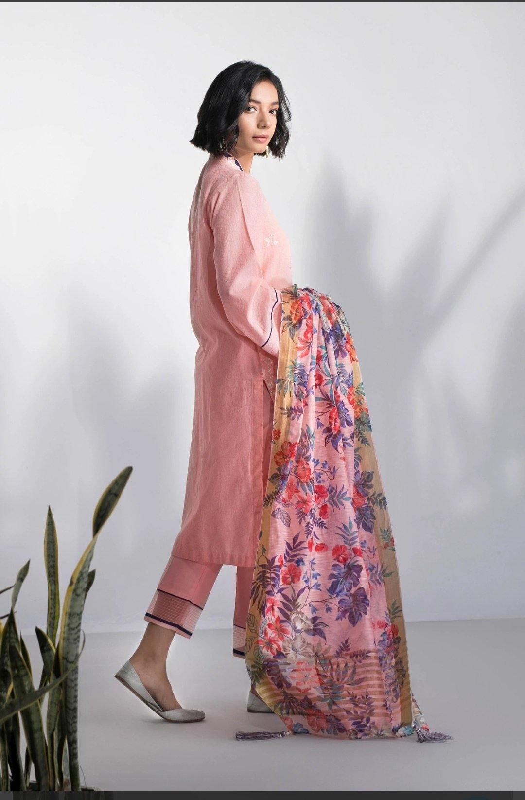 img_sapphire_lawn_collection_2020_awwal_boutique