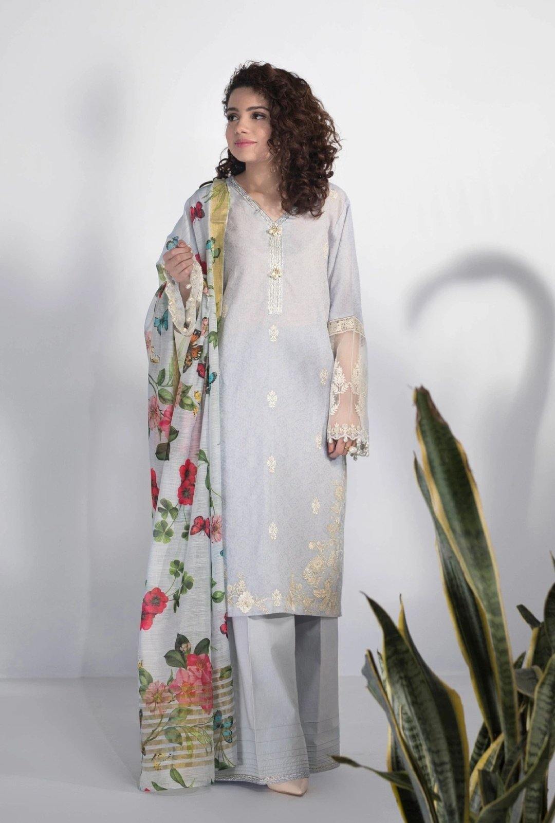 img_sapphire_lawn_collection_2020_awwal_boutique