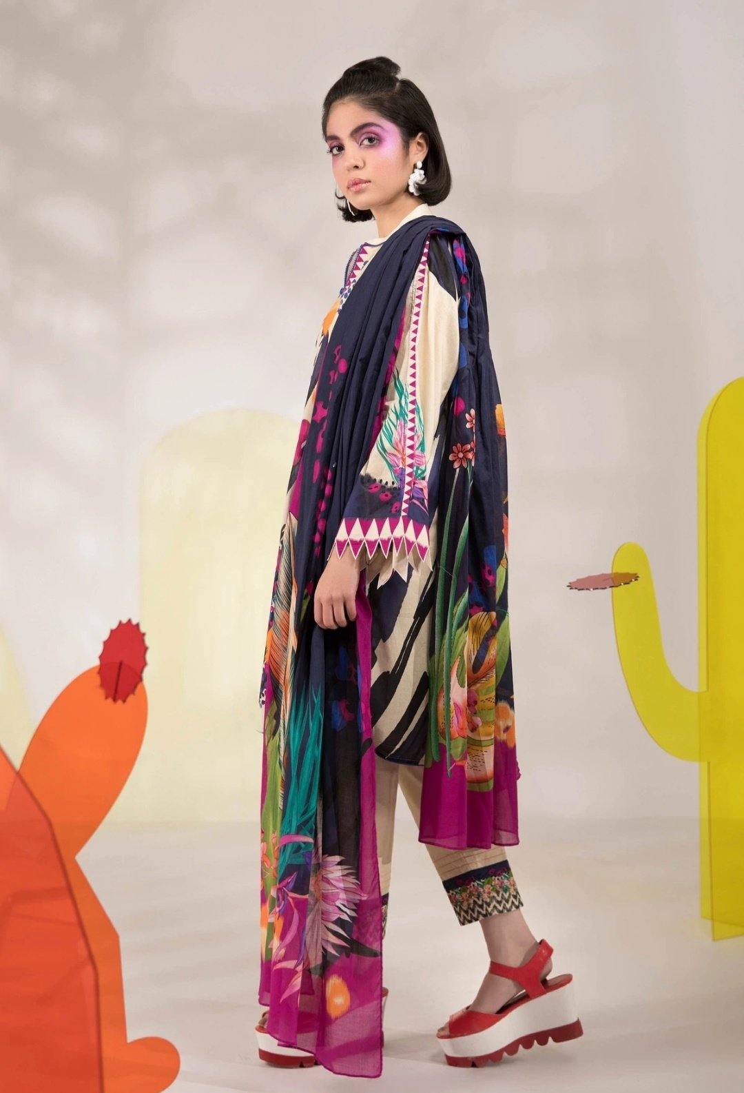 img_sapphire_lawn_collection_2020_awwal_boutique
