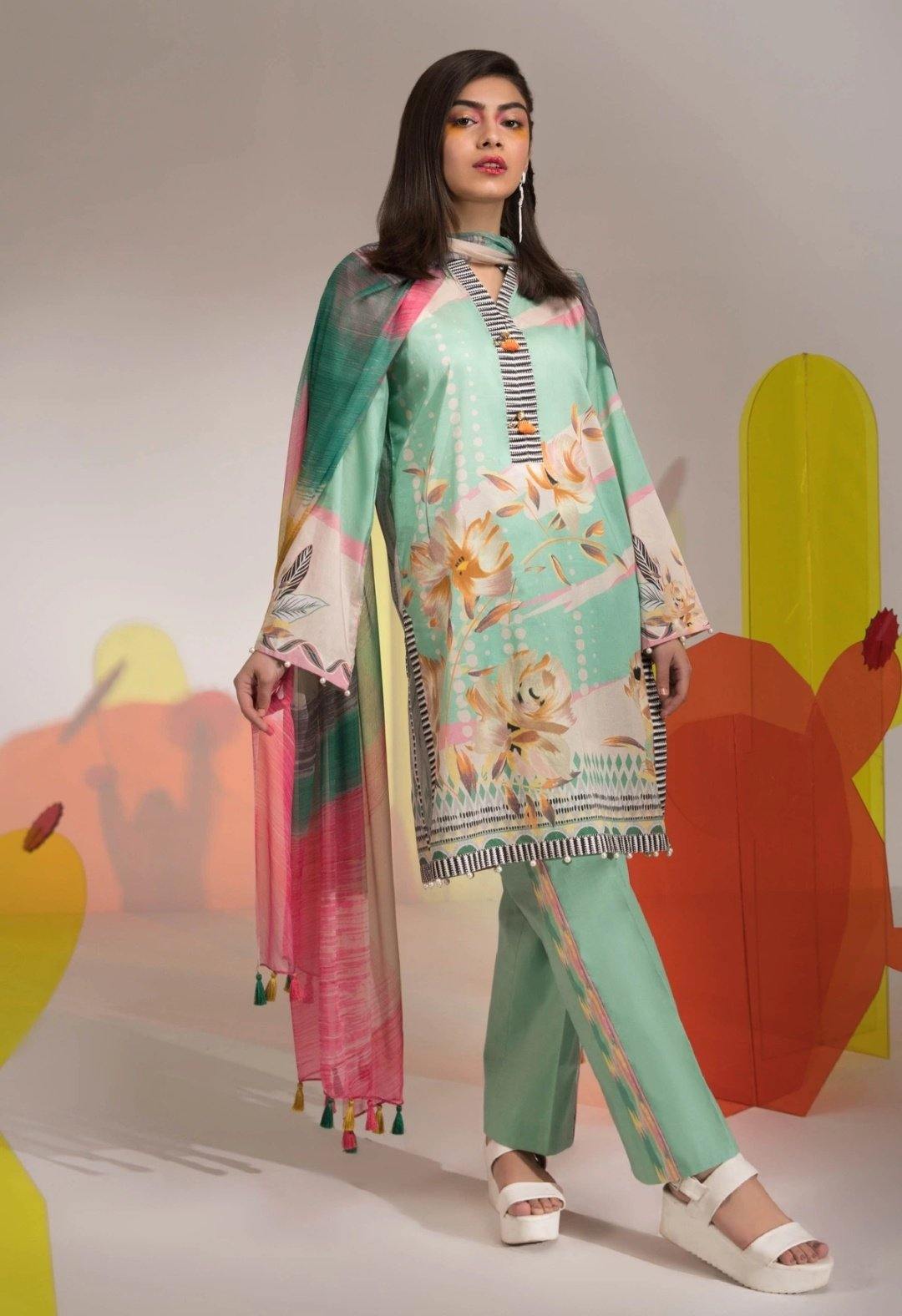 img_sapphire_lawn_collection_2020_awwal_boutique