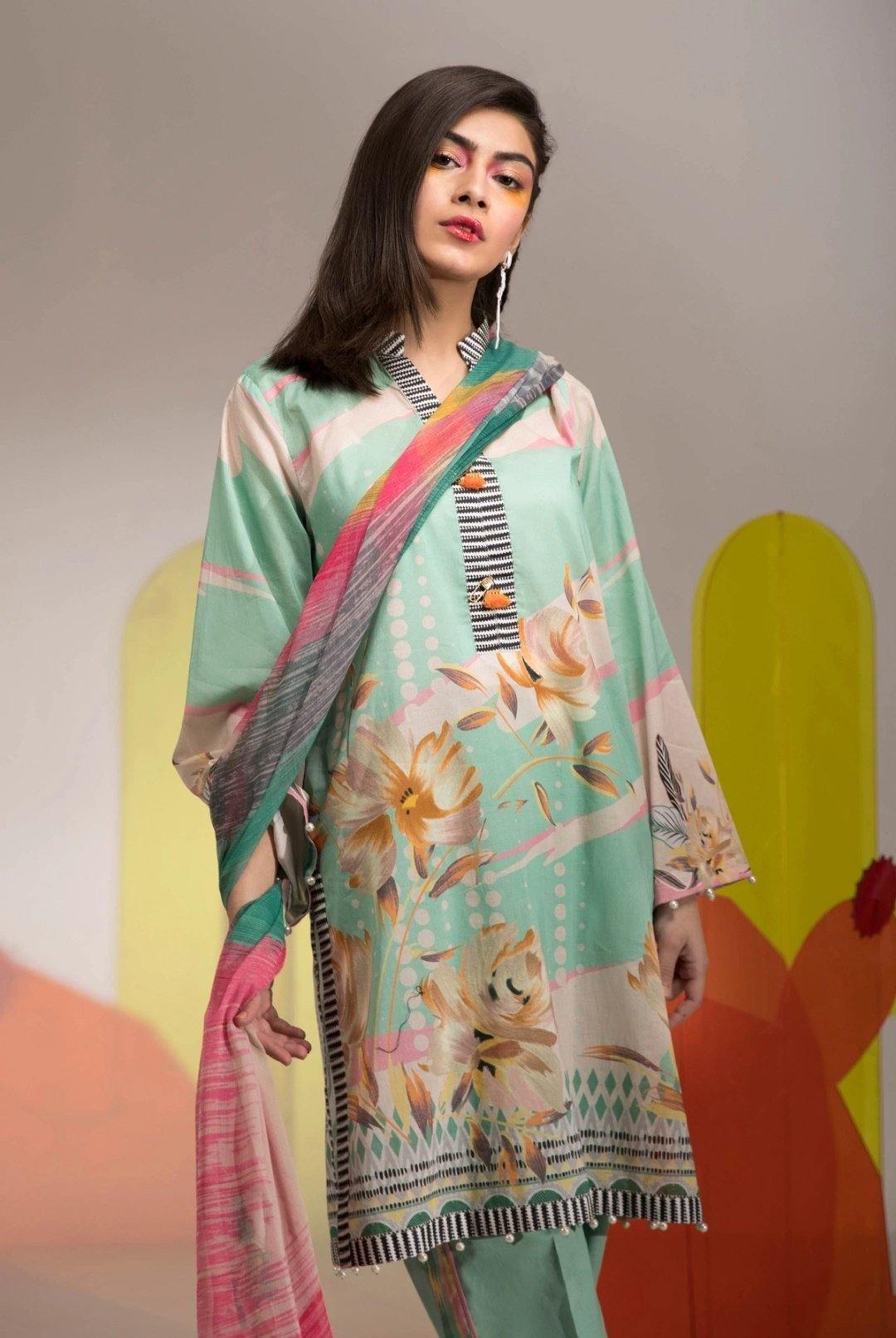 img_sapphire_lawn_collection_2020_awwal_boutique