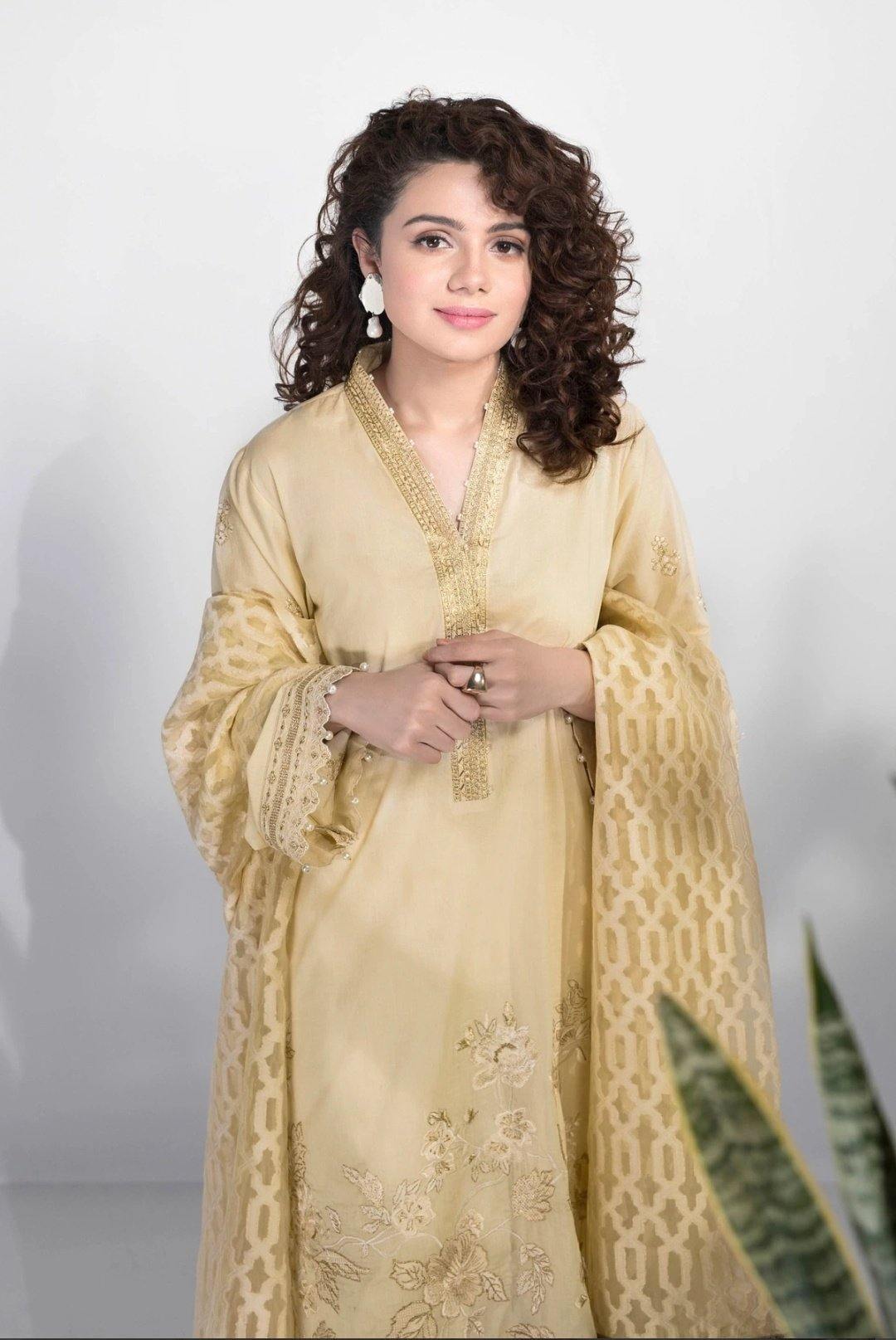 img_sapphire_lawn_collection_2020_awwal_boutique