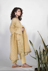 img_sapphire_lawn_collection_2020_awwal_boutique