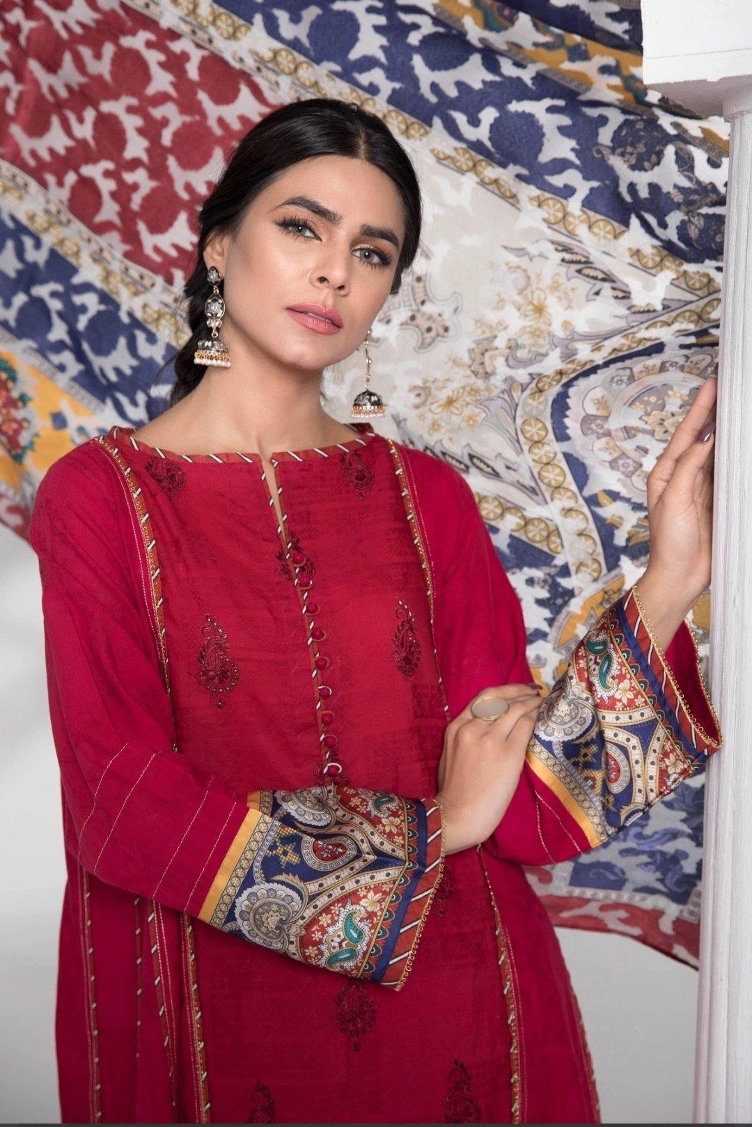 img_sapphire_lawn_collection_2020_awwal_boutique