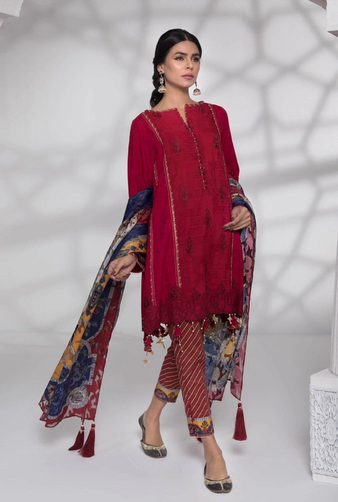 img_sapphire_lawn_collection_2020_awwal_boutique