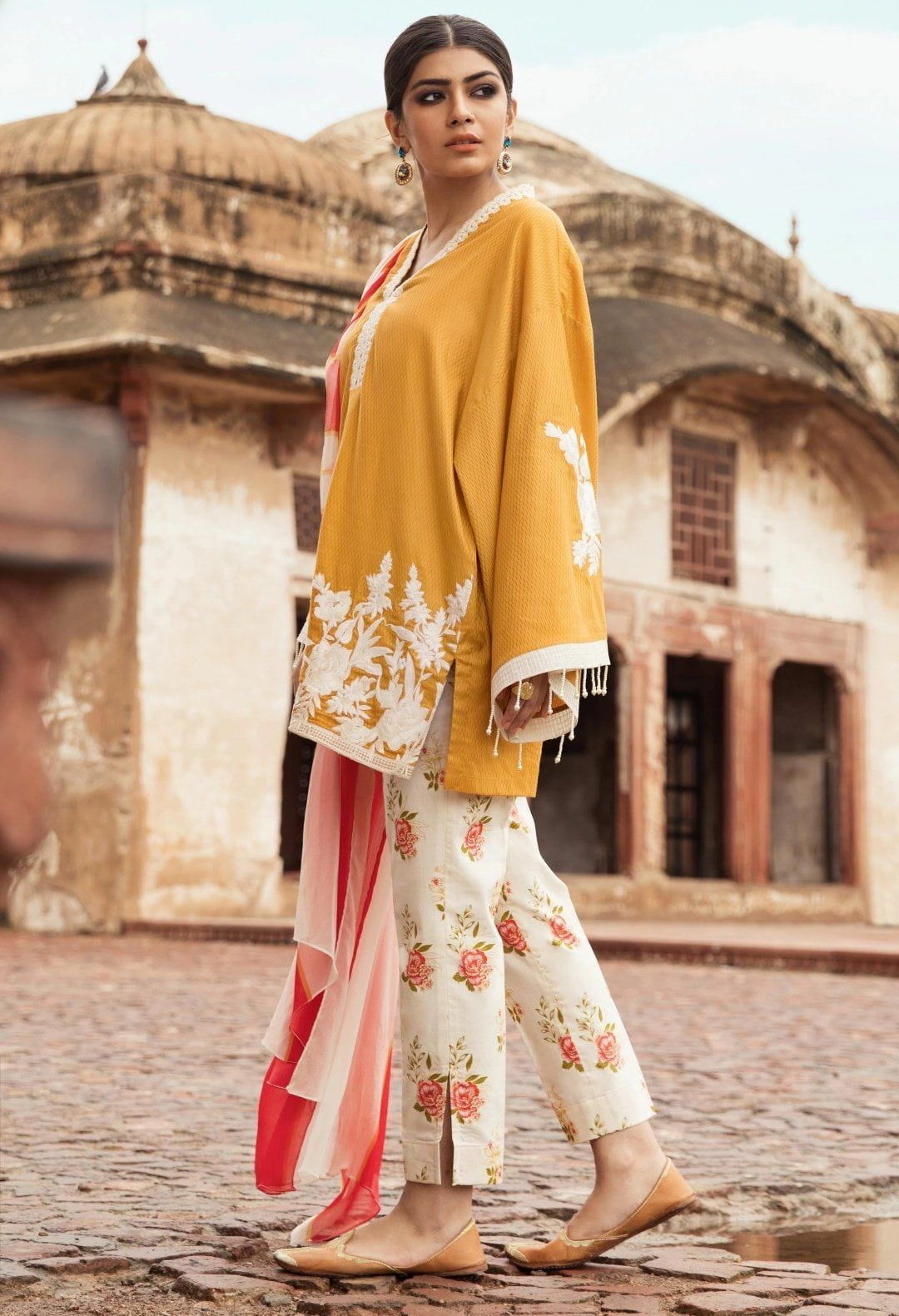 img_sapphire_lawn_collection_2020_awwal_boutique