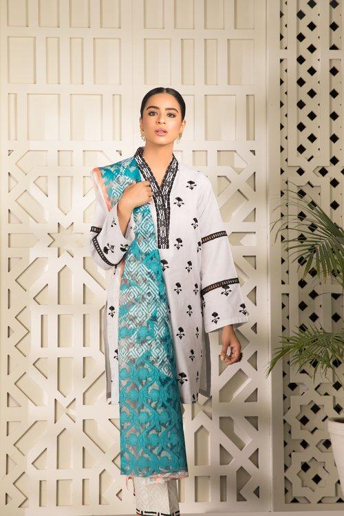 img_sapphire_lawn_collection_2020_awwal_boutique