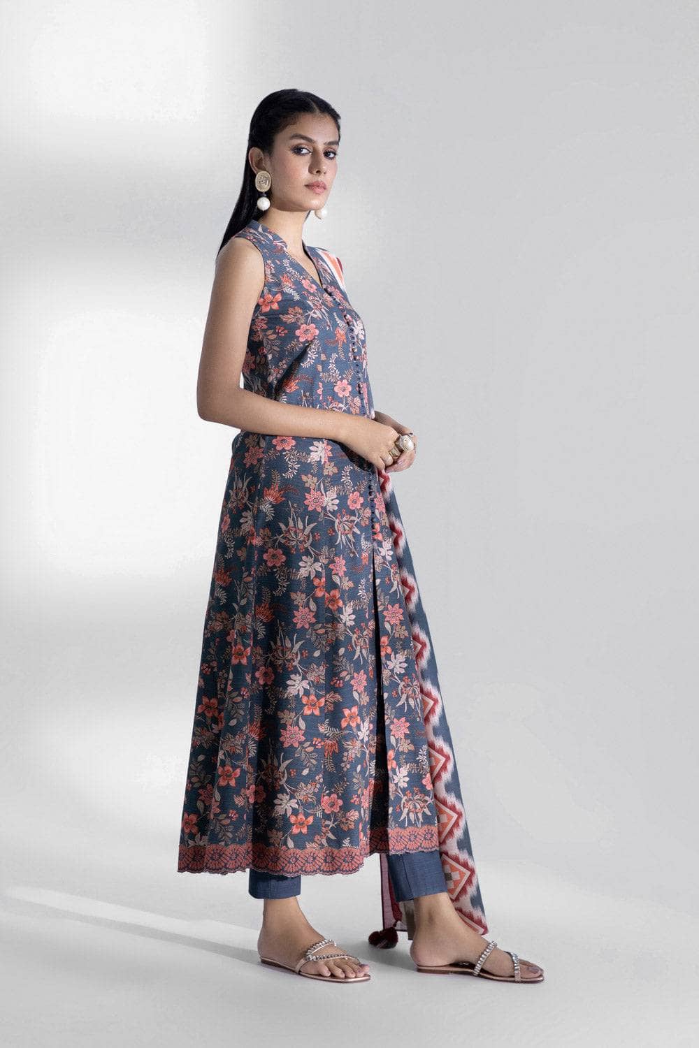 Img_sapphire_winter_2022_awwal_boutique