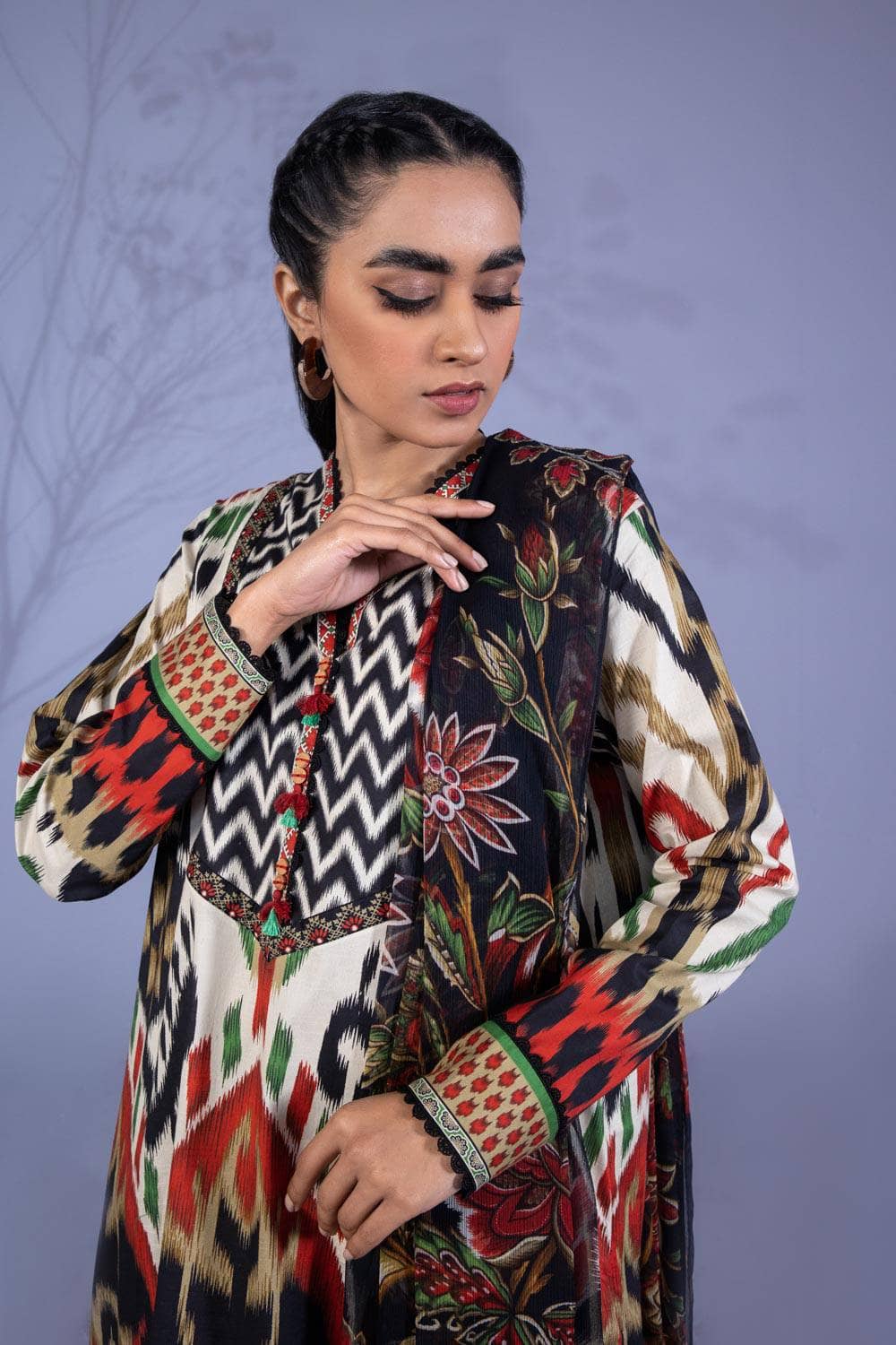 Img_sapphire_lawn_22_awwal_boutique