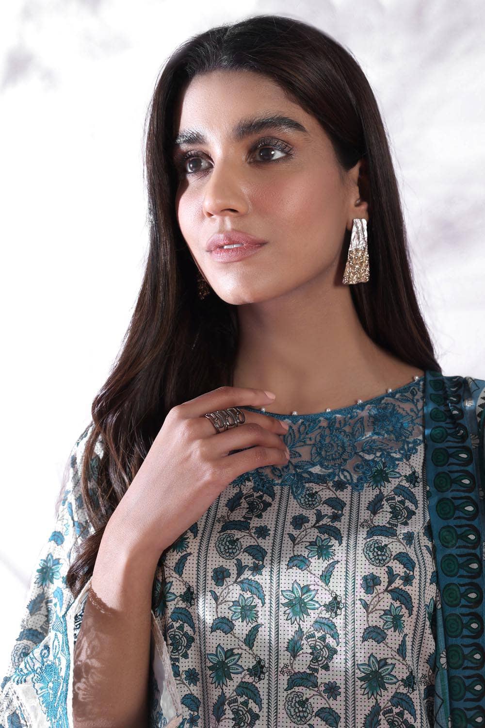 img_sapphire_lawn_22_awwal_boutique