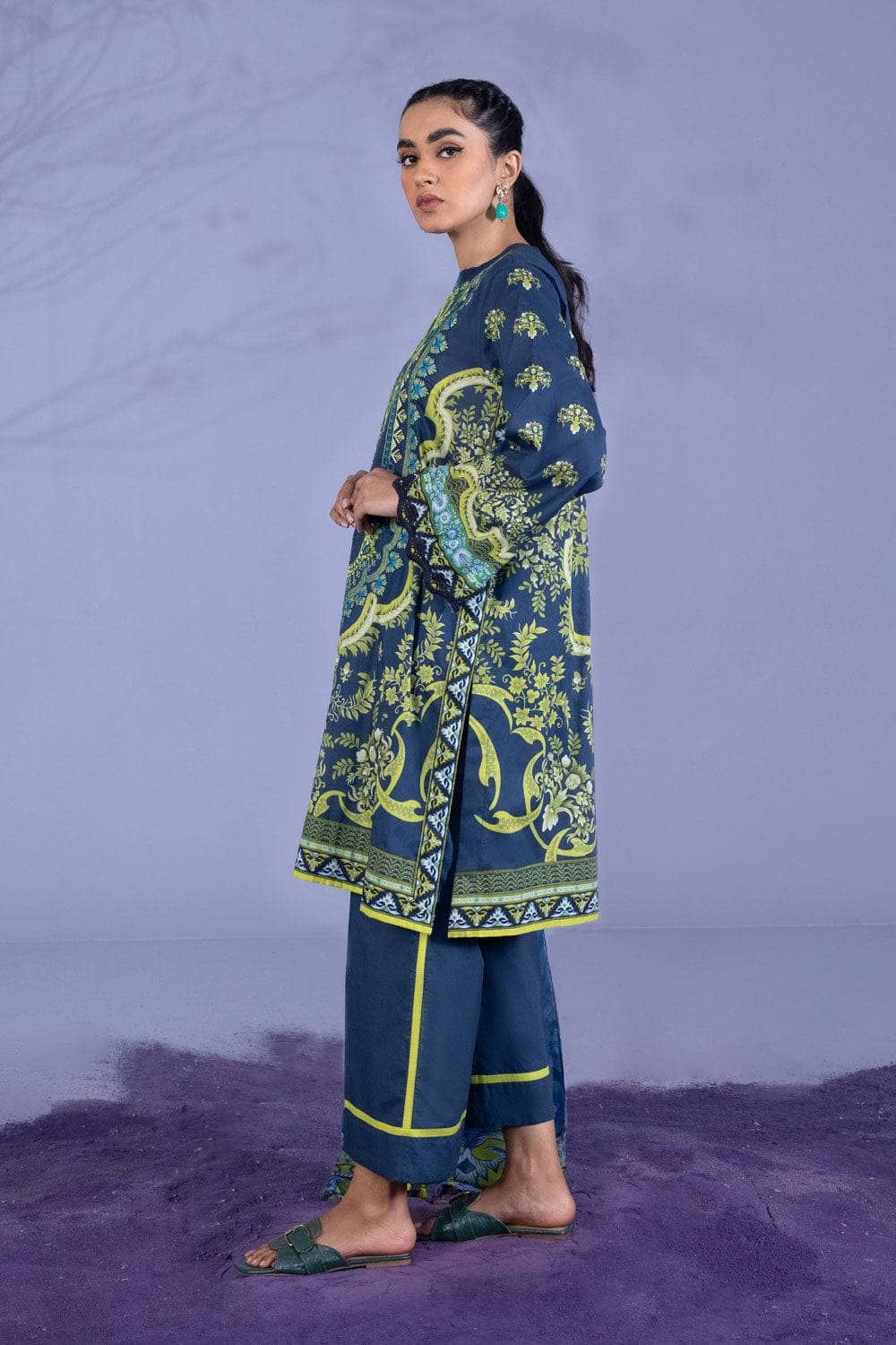 Img_sapphire_lawn_22_awwal_boutique