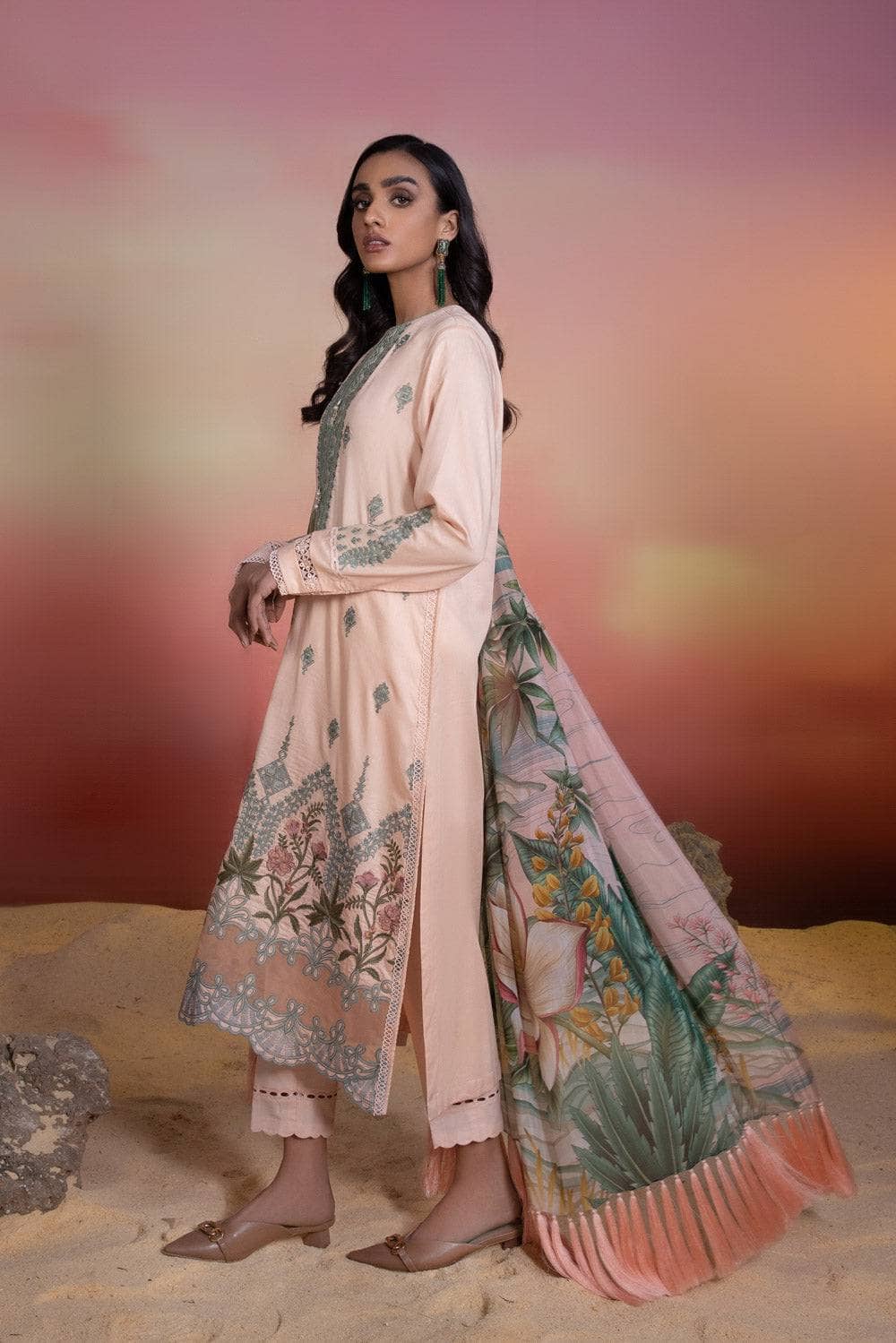 Img_sapphire_lawn_22_awwal_boutique