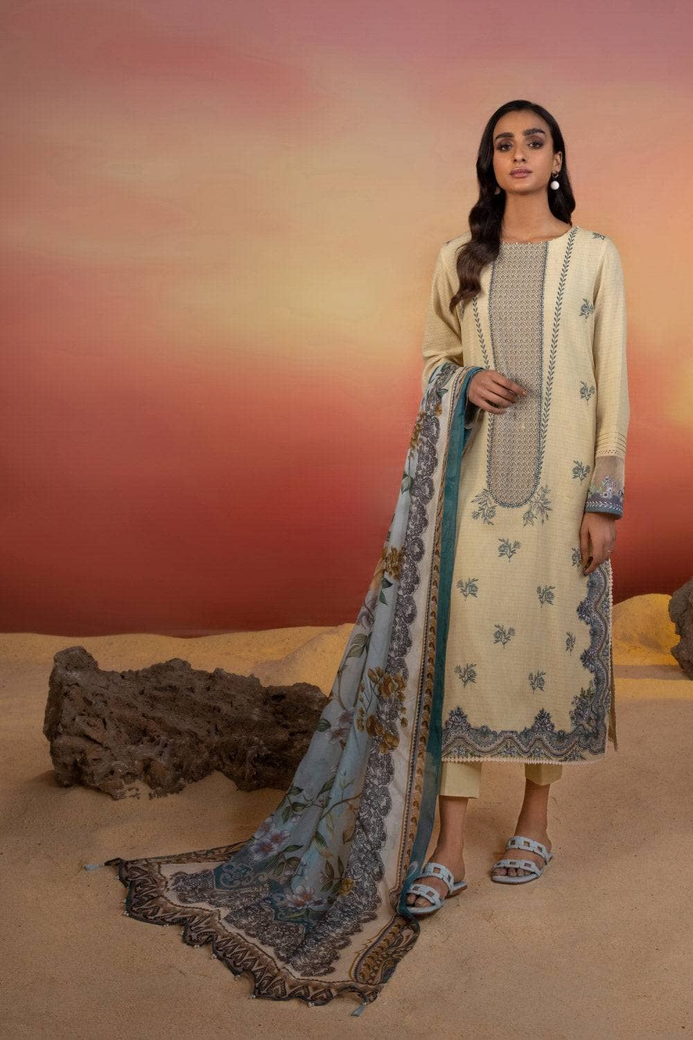 img_sapphire_lawn_22_awwal_boutique