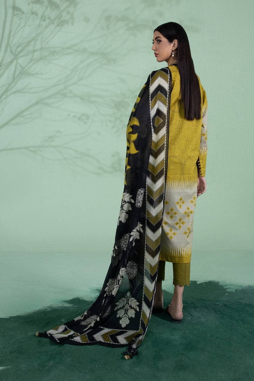 Img_sapphire_lawn_22_awwal_boutique