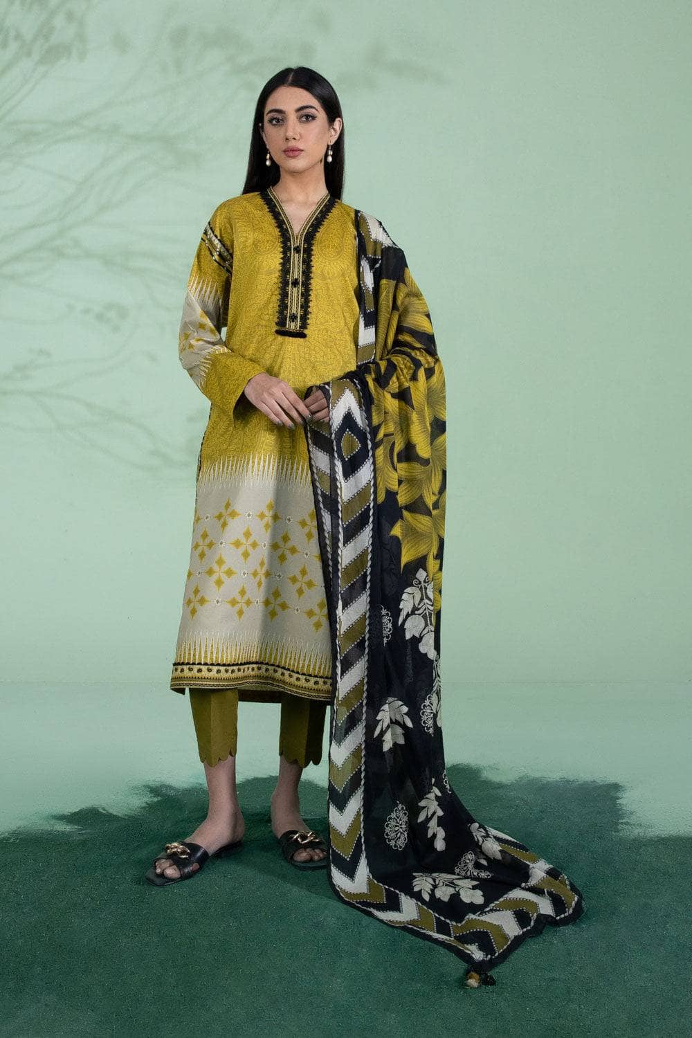 Img_sapphire_lawn_22_awwal_boutique