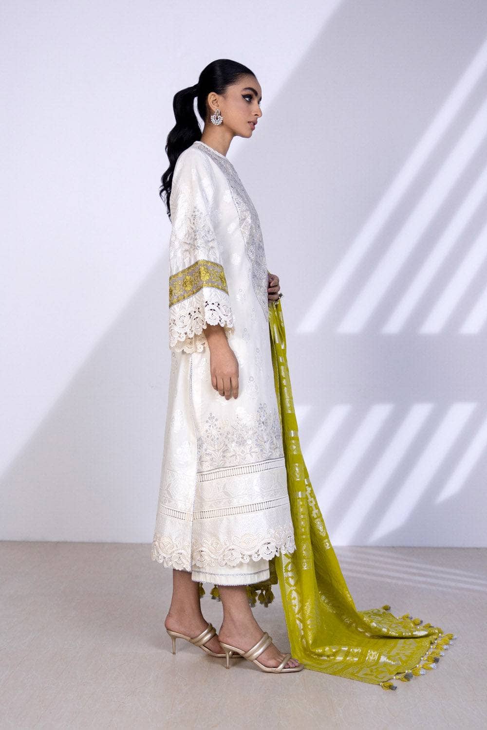 img_sapphire_lawn_2022_awwal_boutique