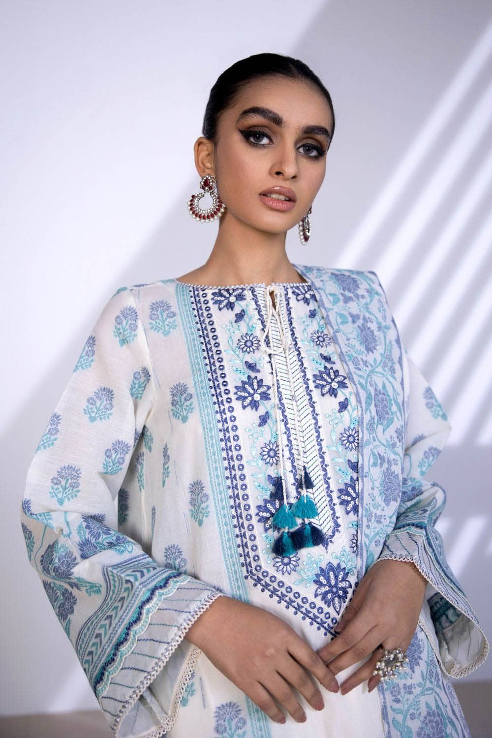 img_sapphire_lawn_2022_awwal_boutique