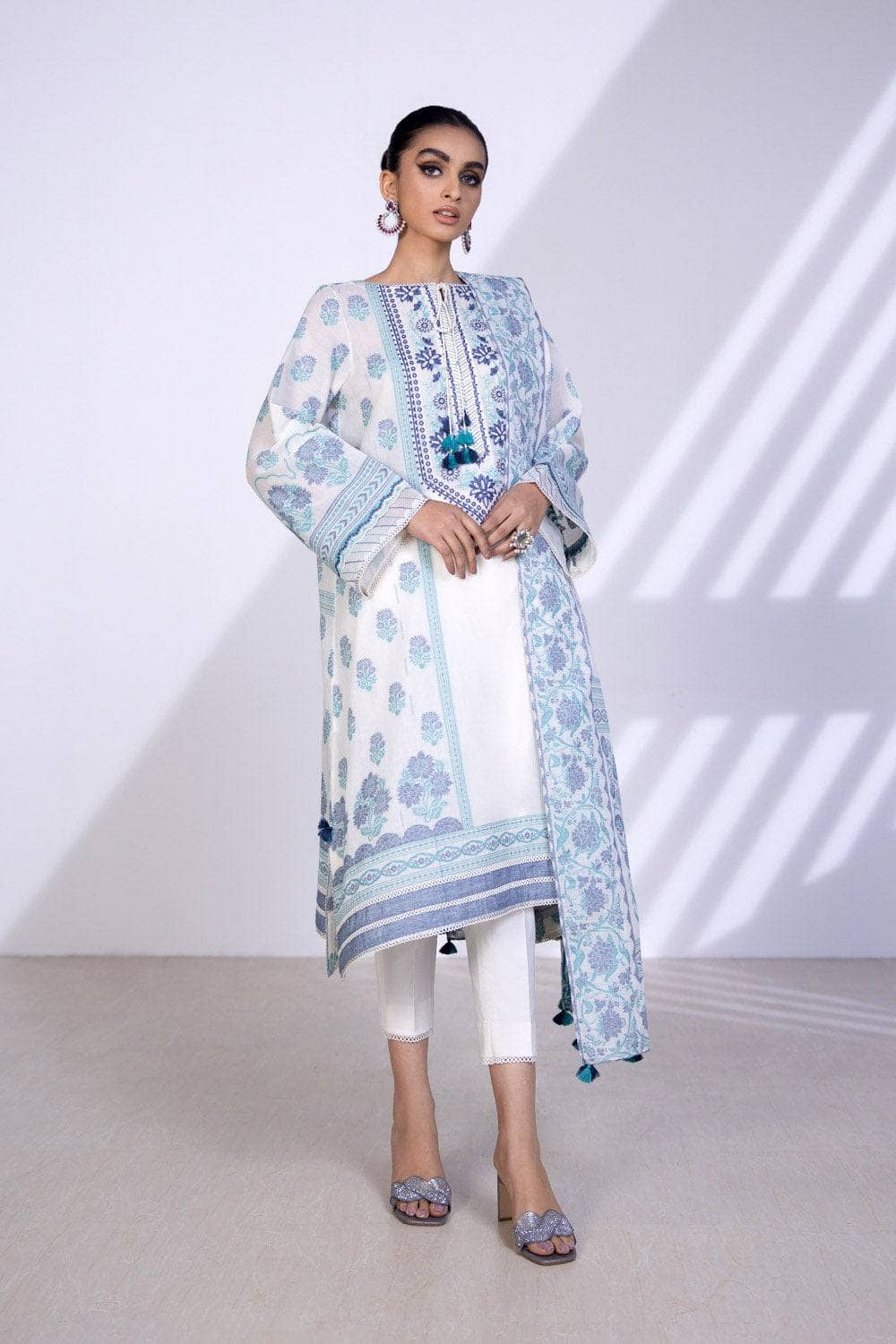 img_sapphire_lawn_2022_awwal_boutique