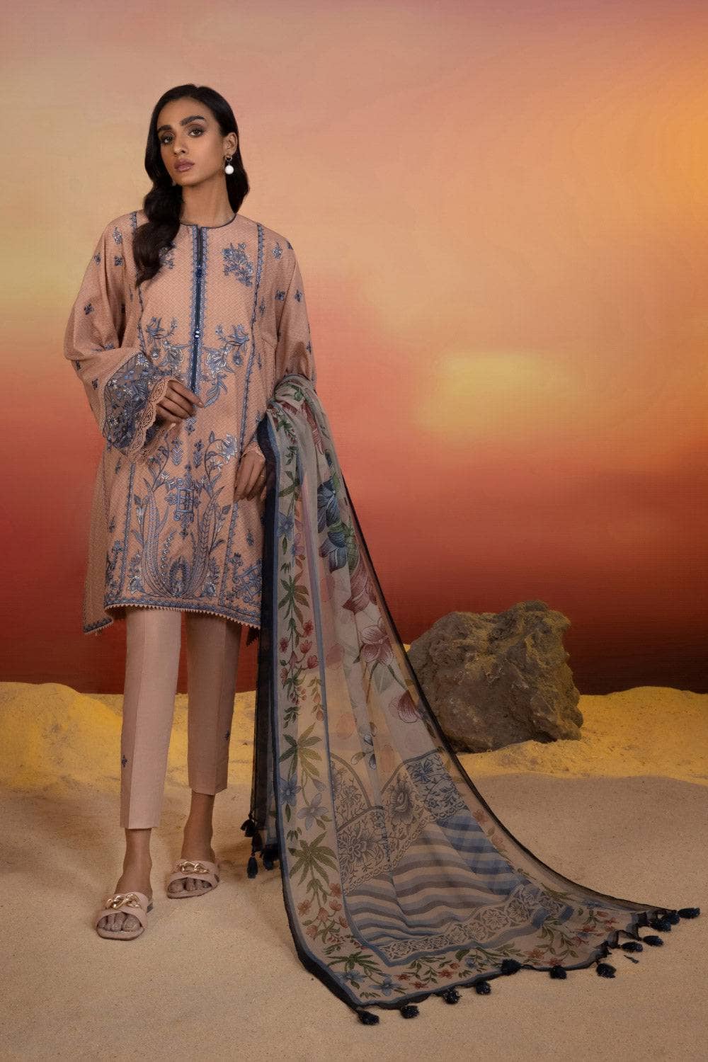 img_sapphire_lawn_22_awwal_boutique