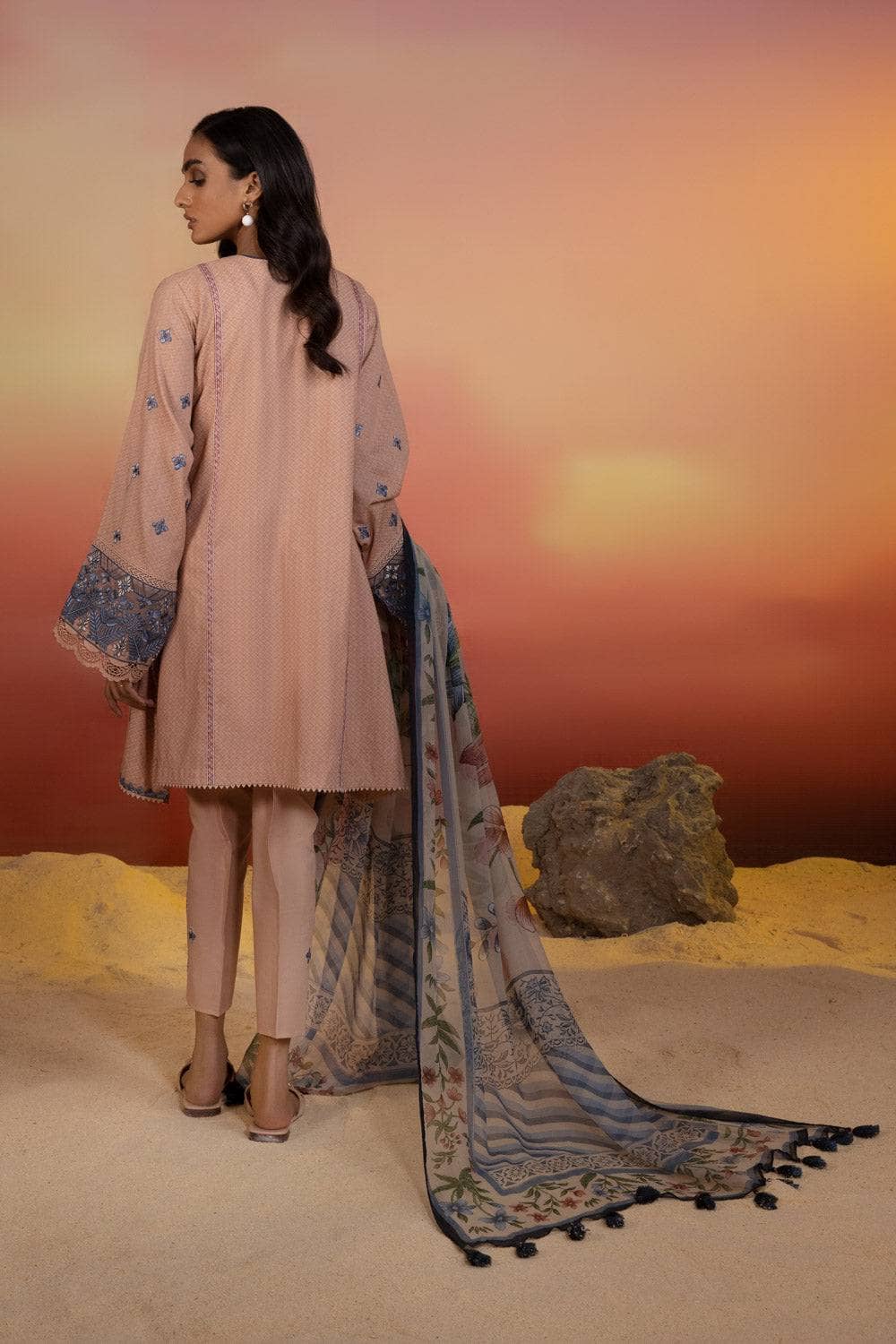 img_sapphire_lawn_22_awwal_boutique
