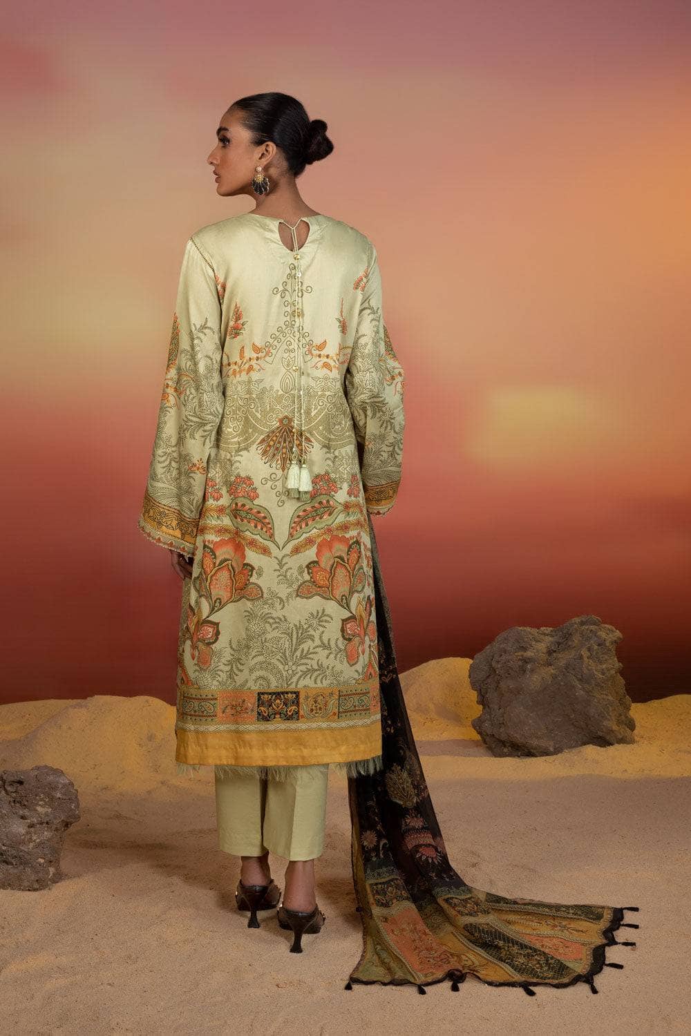 img_sapphire_lawn_22_awwal_boutique
