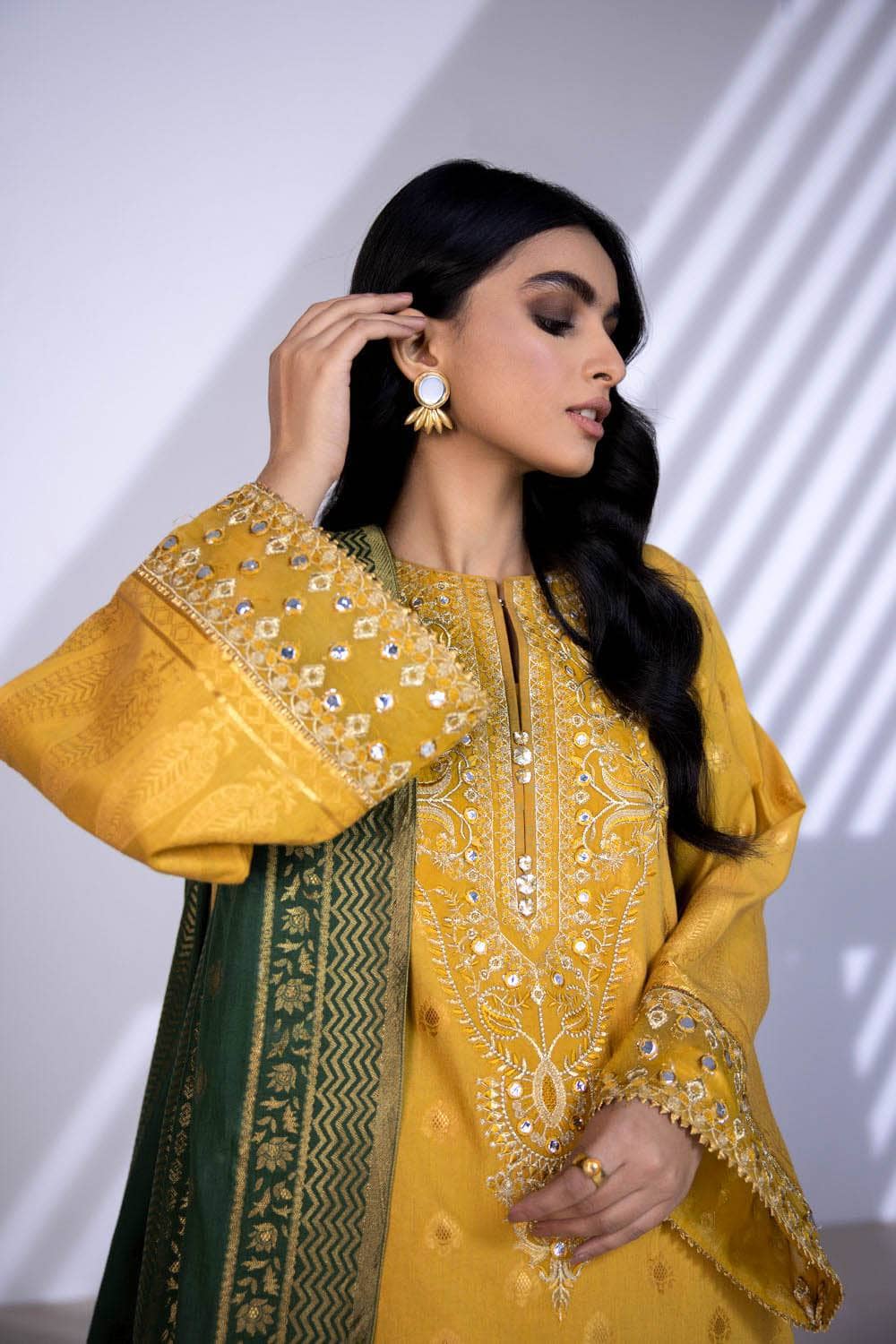 Img_sapphire_lawn_22_awwal_boutique
