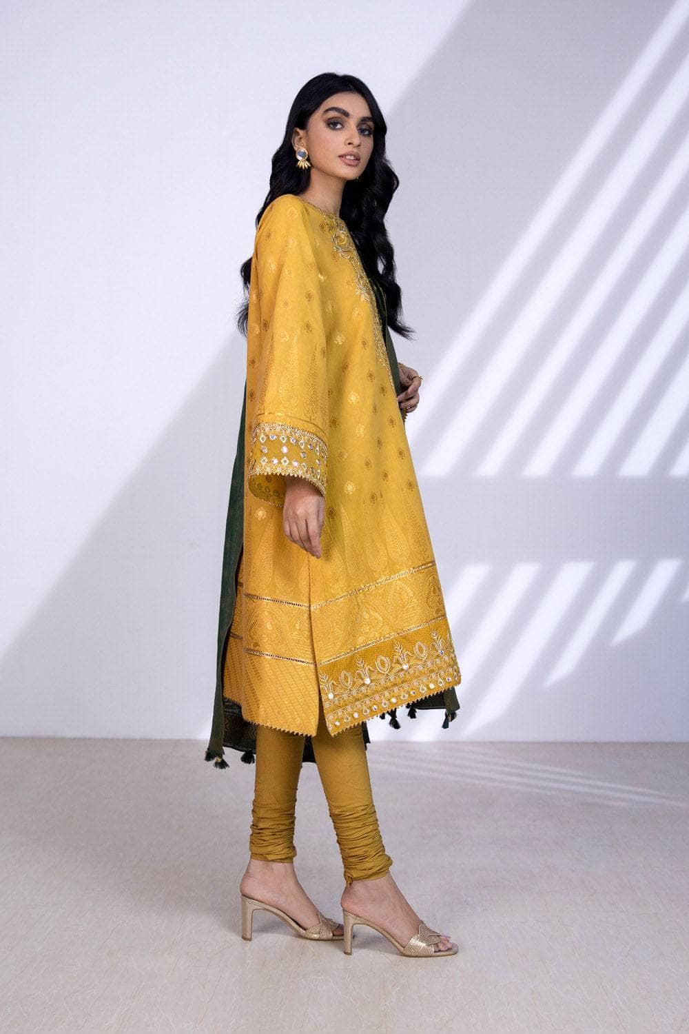 Img_sapphire_lawn_22_awwal_boutique
