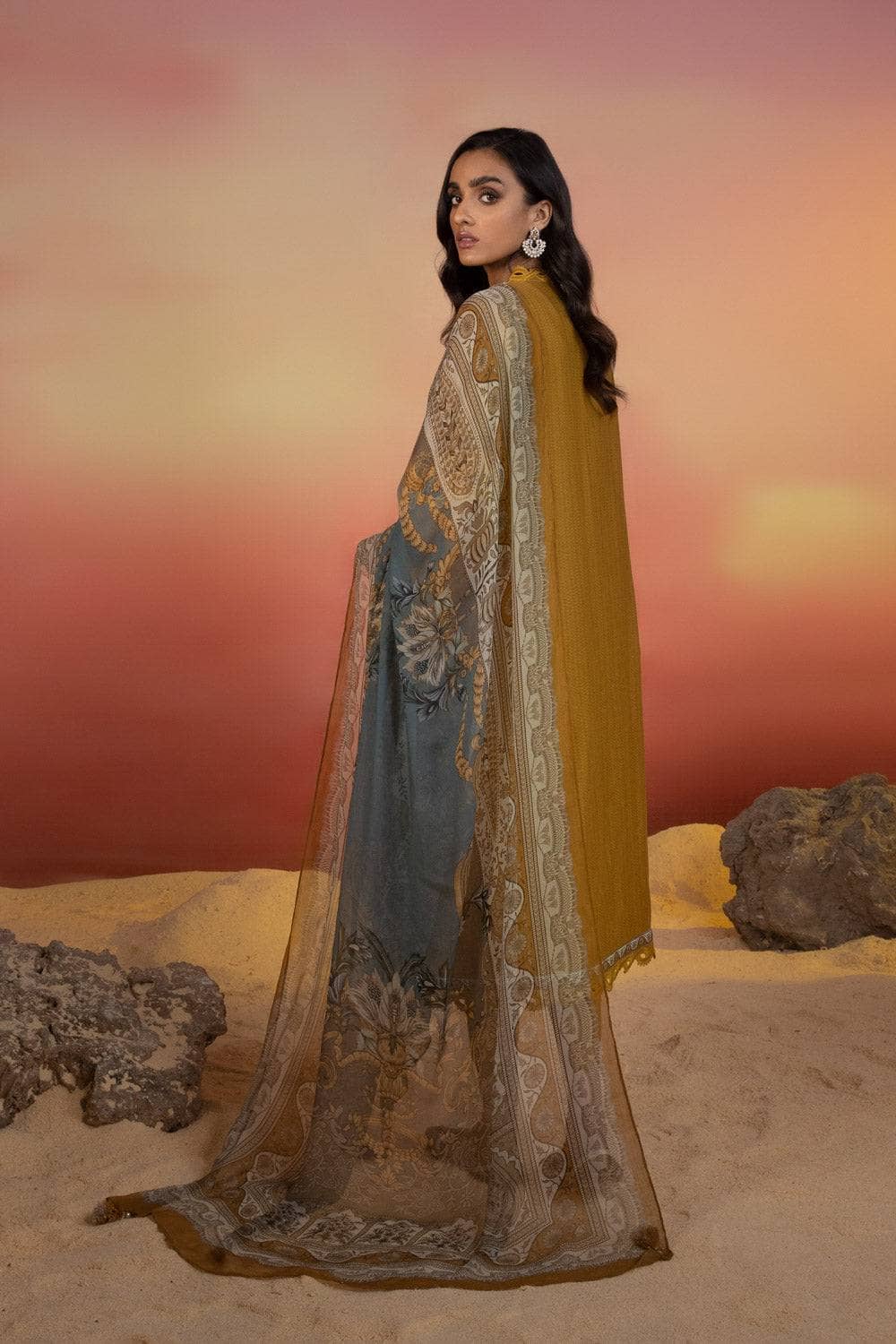 Img_sapphire_lawn_22_awwal_boutique