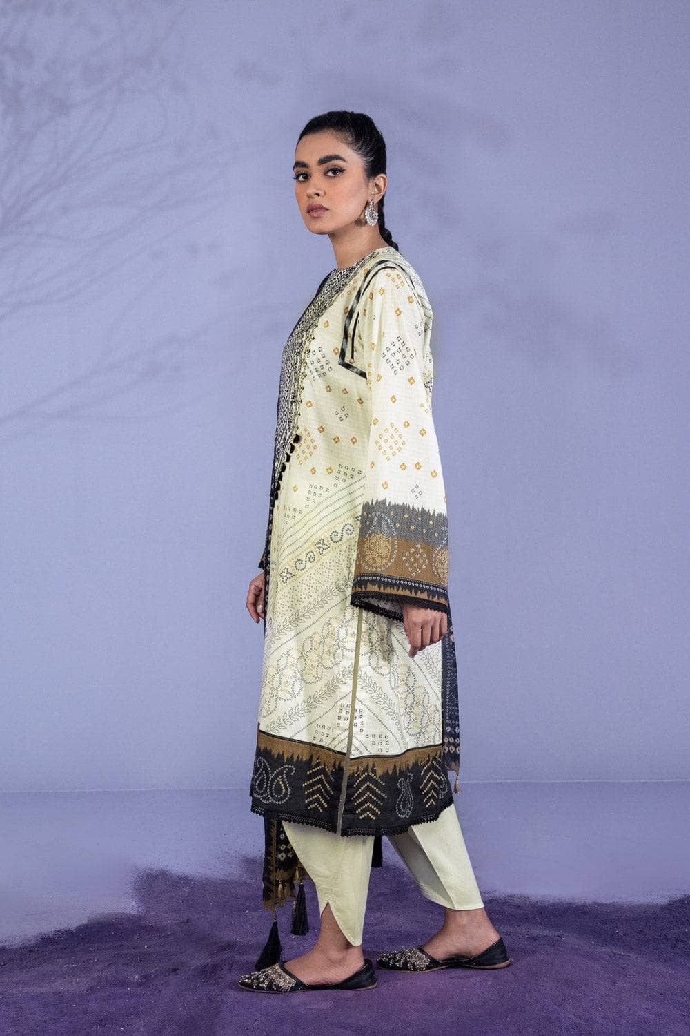 Img_sapphire_lawn_22_awwal_boutique
