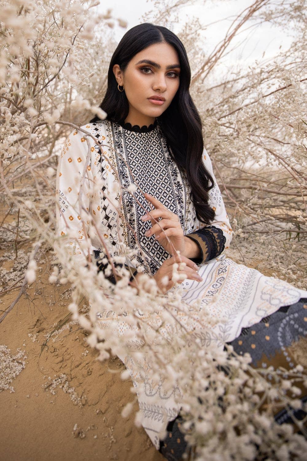 Img_sapphire_lawn_22_awwal_boutique