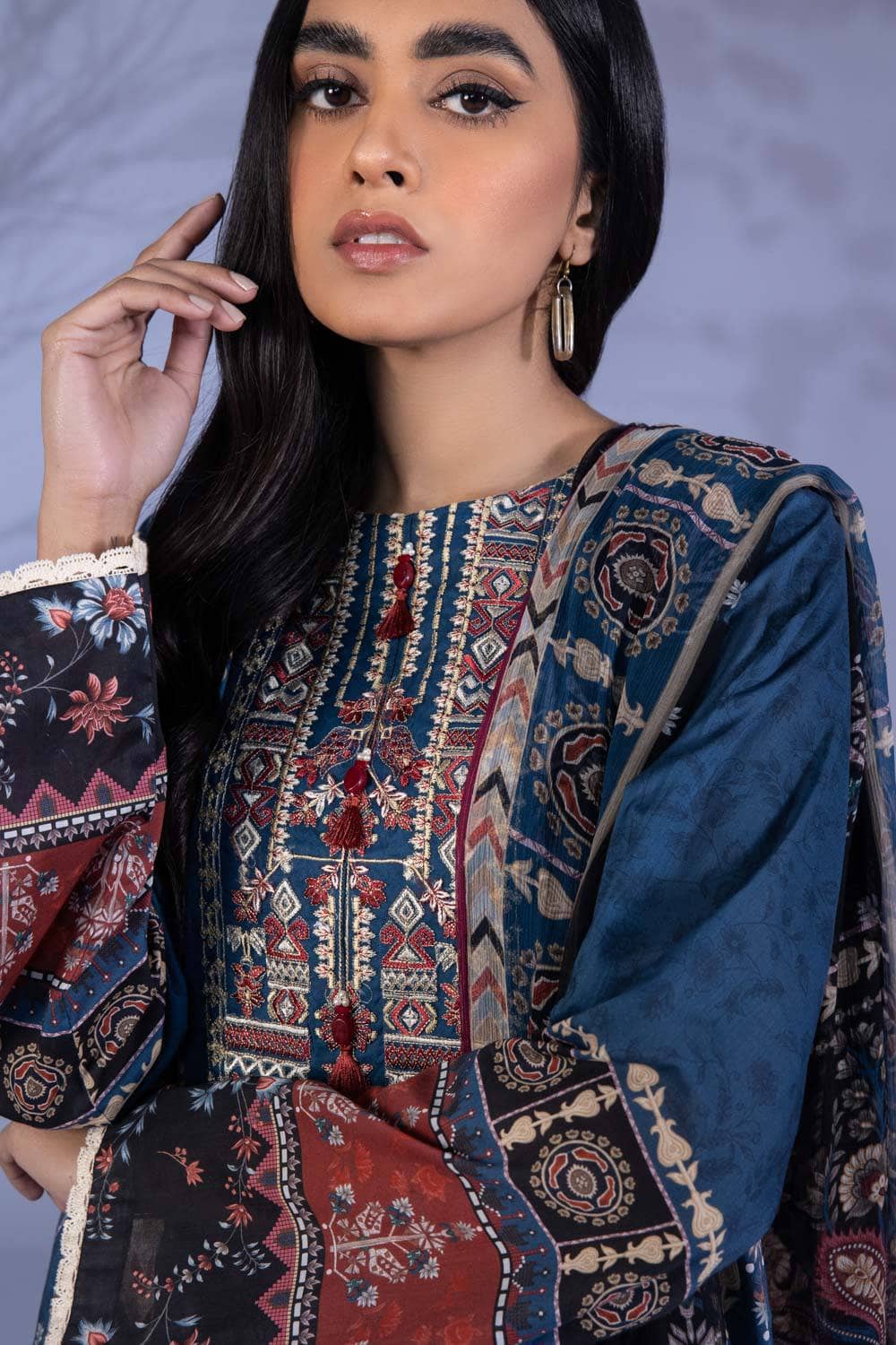 Img_sapphire_lawn_22_awwal_boutique