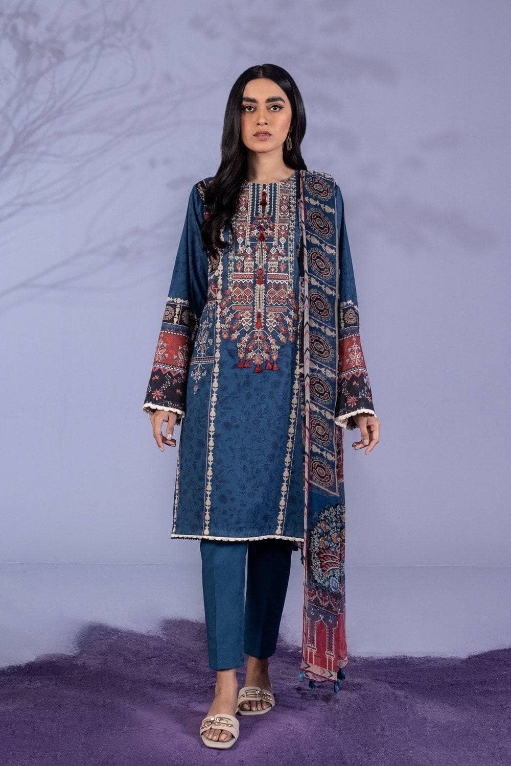 Img_sapphire_lawn_22_awwal_boutique