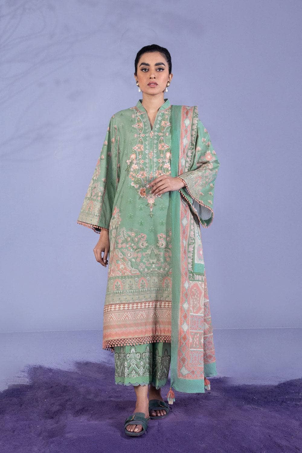 Img_sapphire_lawn_22_awwal_boutique