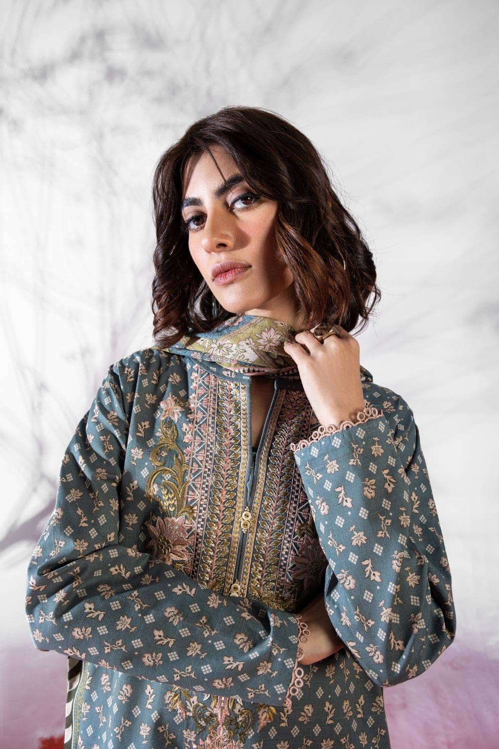 Img_sapphire_lawn_22_awwal_boutique