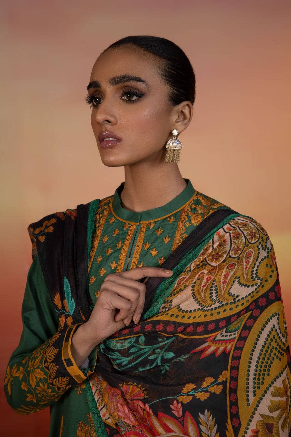 Img_sapphire_lawn_22_awwal_boutique