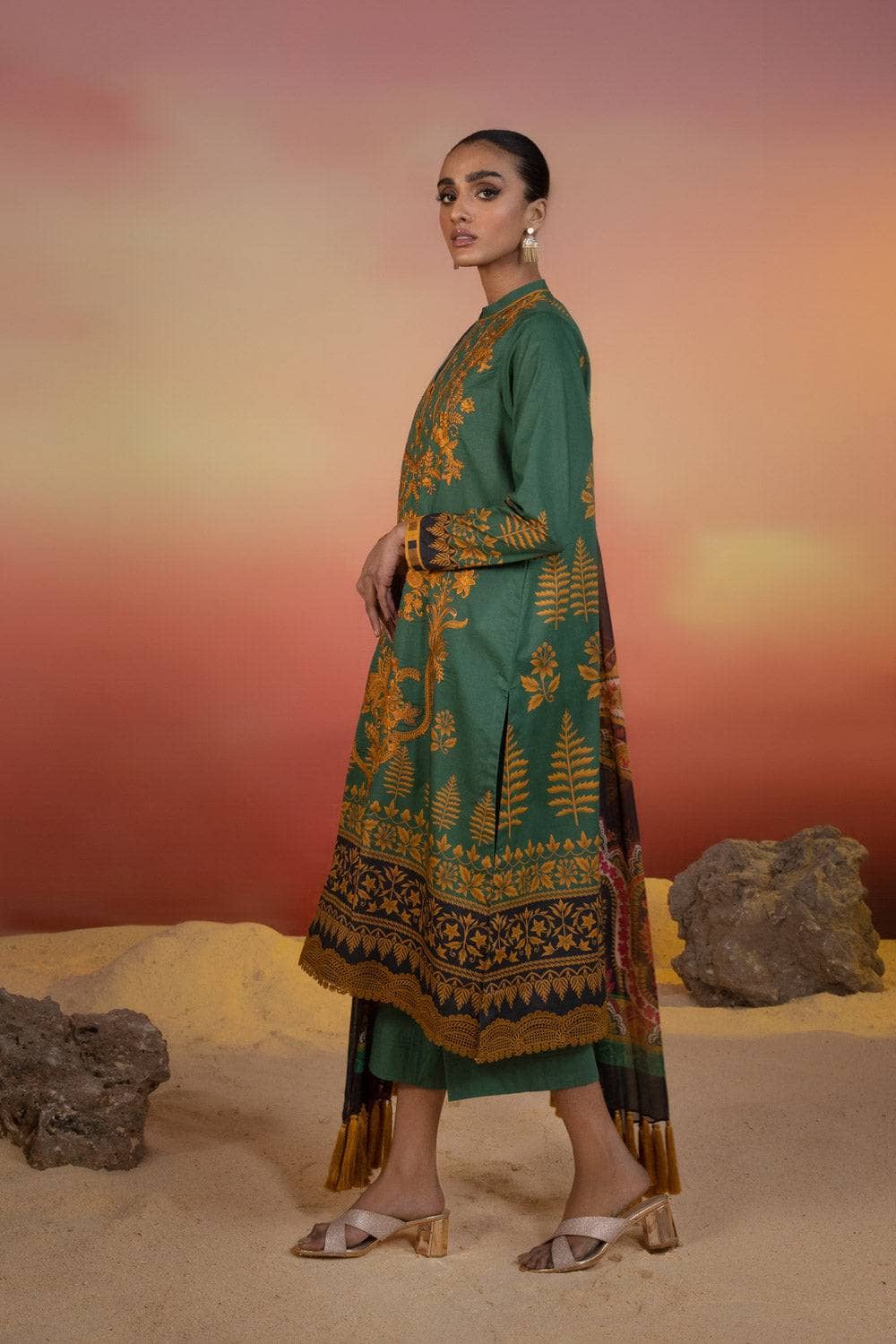 Img_sapphire_lawn_22_awwal_boutique