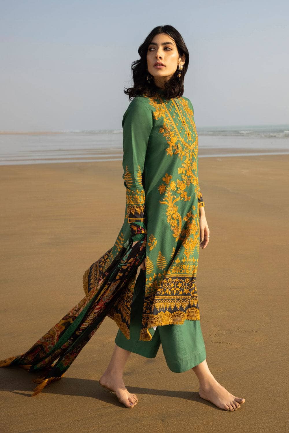 Img_sapphire_lawn_22_awwal_boutique