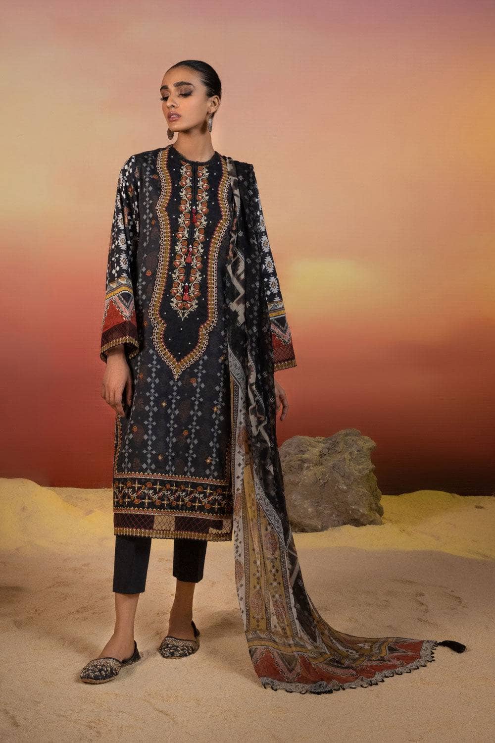 Img_sapphire_lawn_22_awwal_boutique