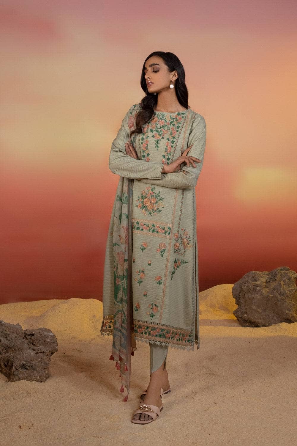 Img_sapphire_lawn_22_awwal_boutique