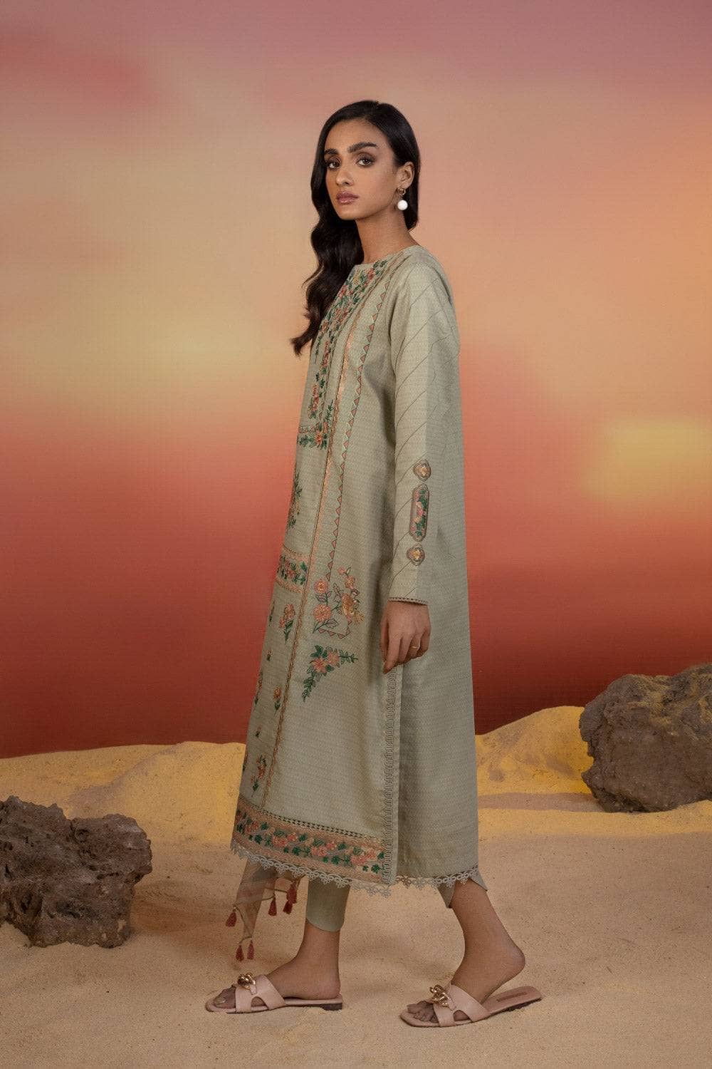 Img_sapphire_lawn_22_awwal_boutique