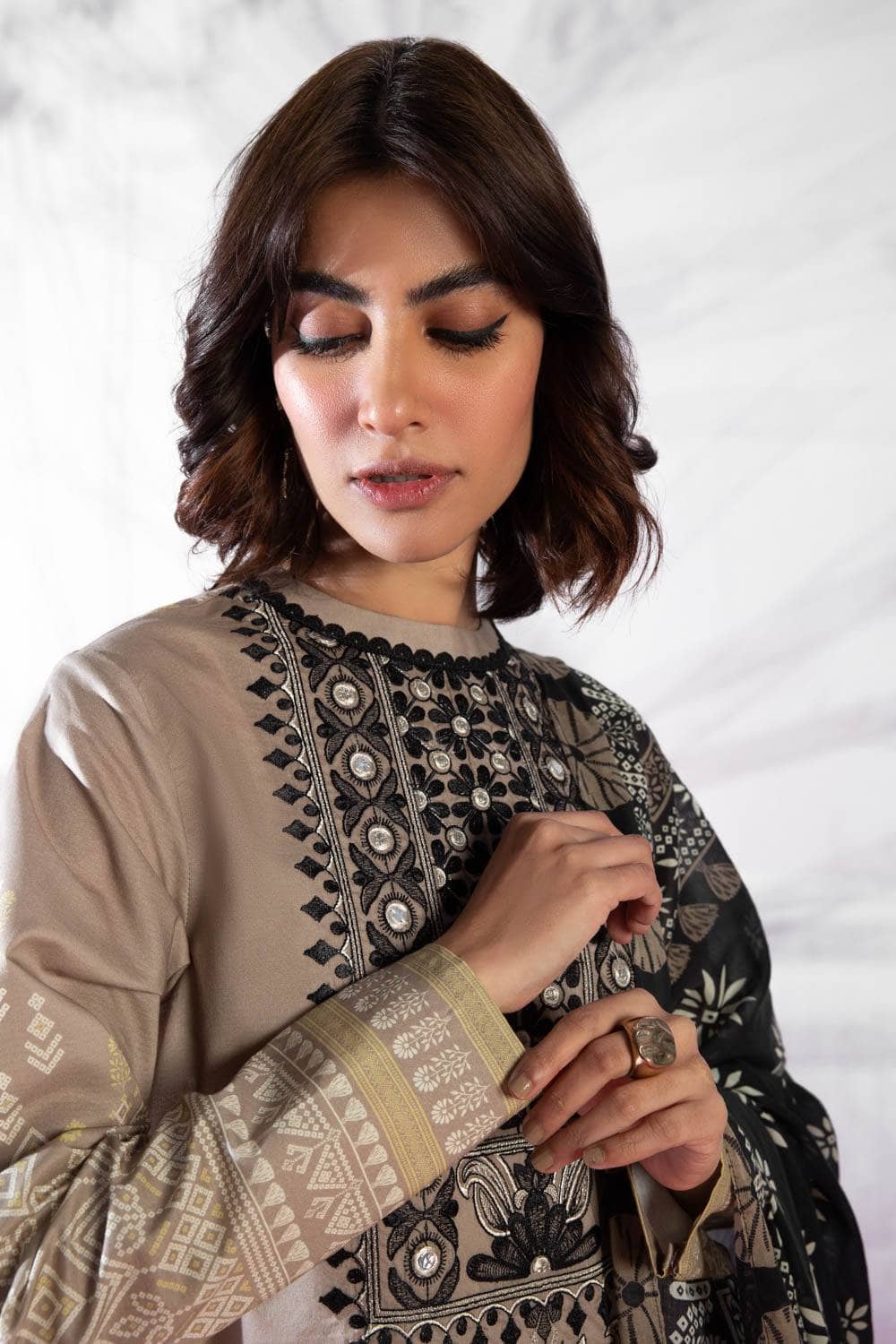 img_sapphire_lawn_2022_awwal_boutique
