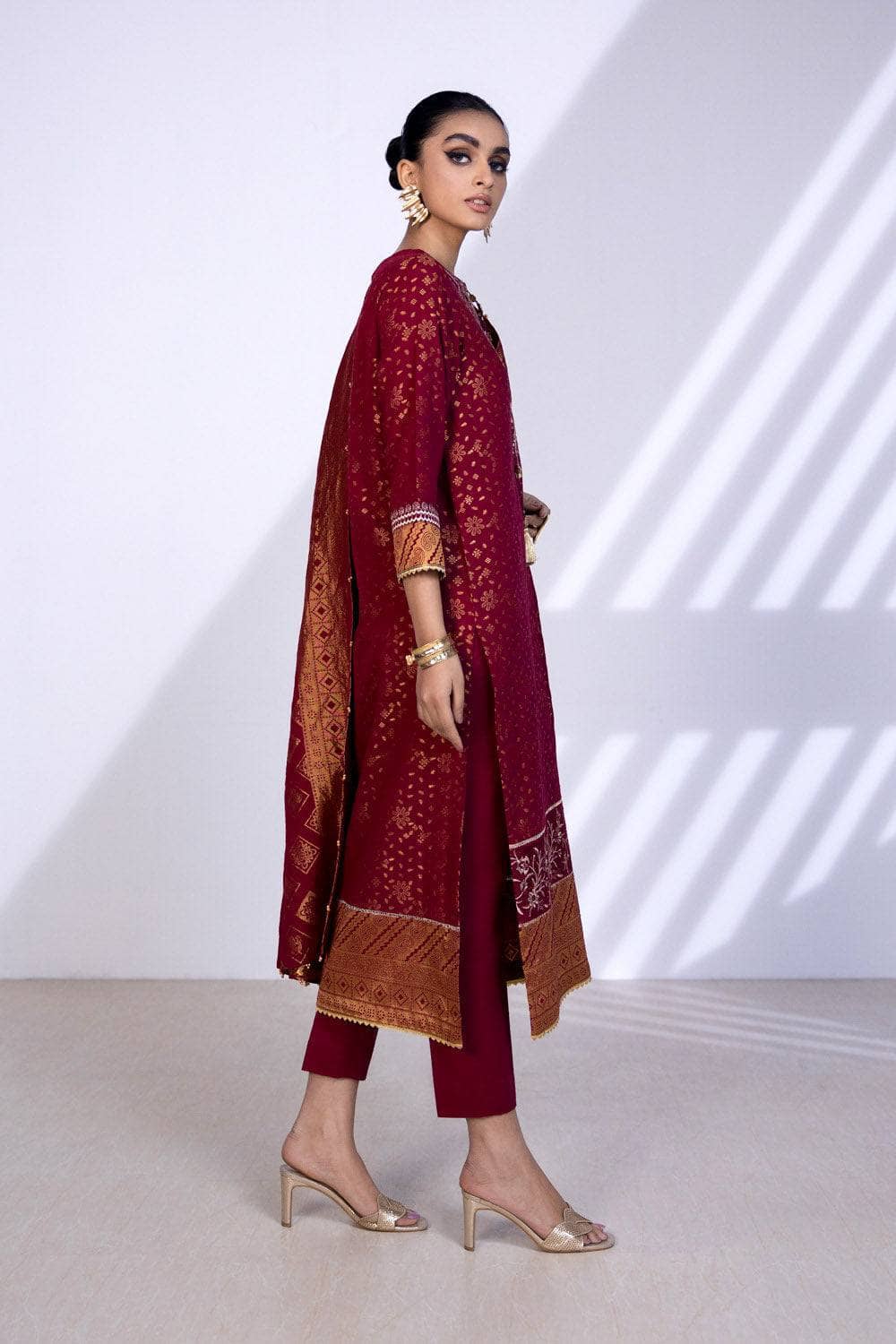 Img_sapphire_lawn_22_awwal_boutique