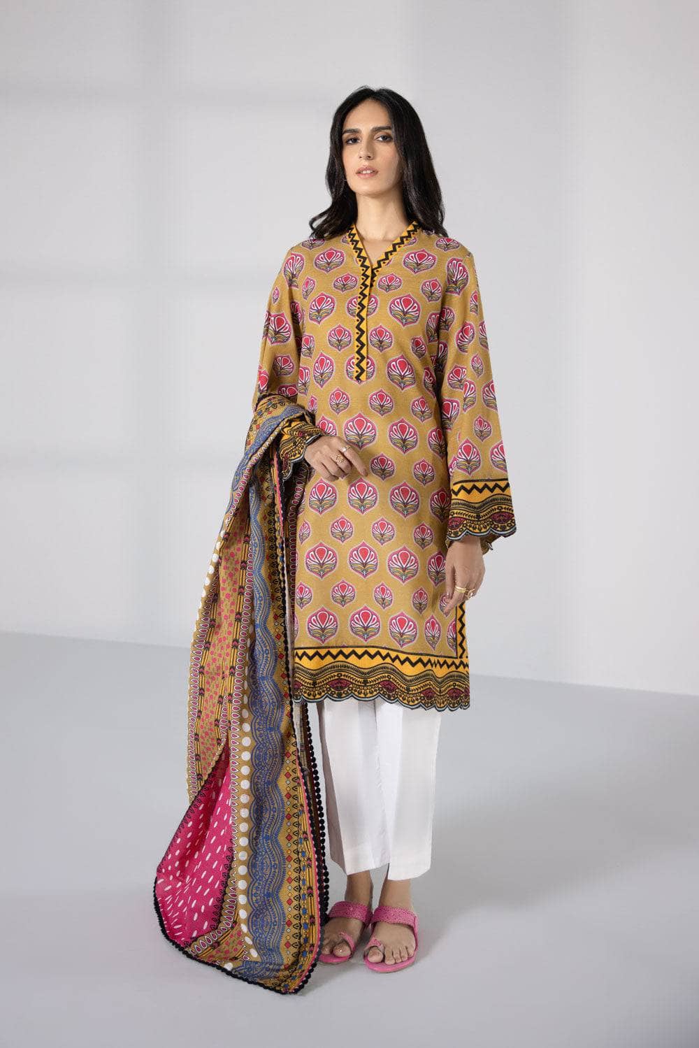 img_sapphire_day_to_day_khaddar_awwal_boutique