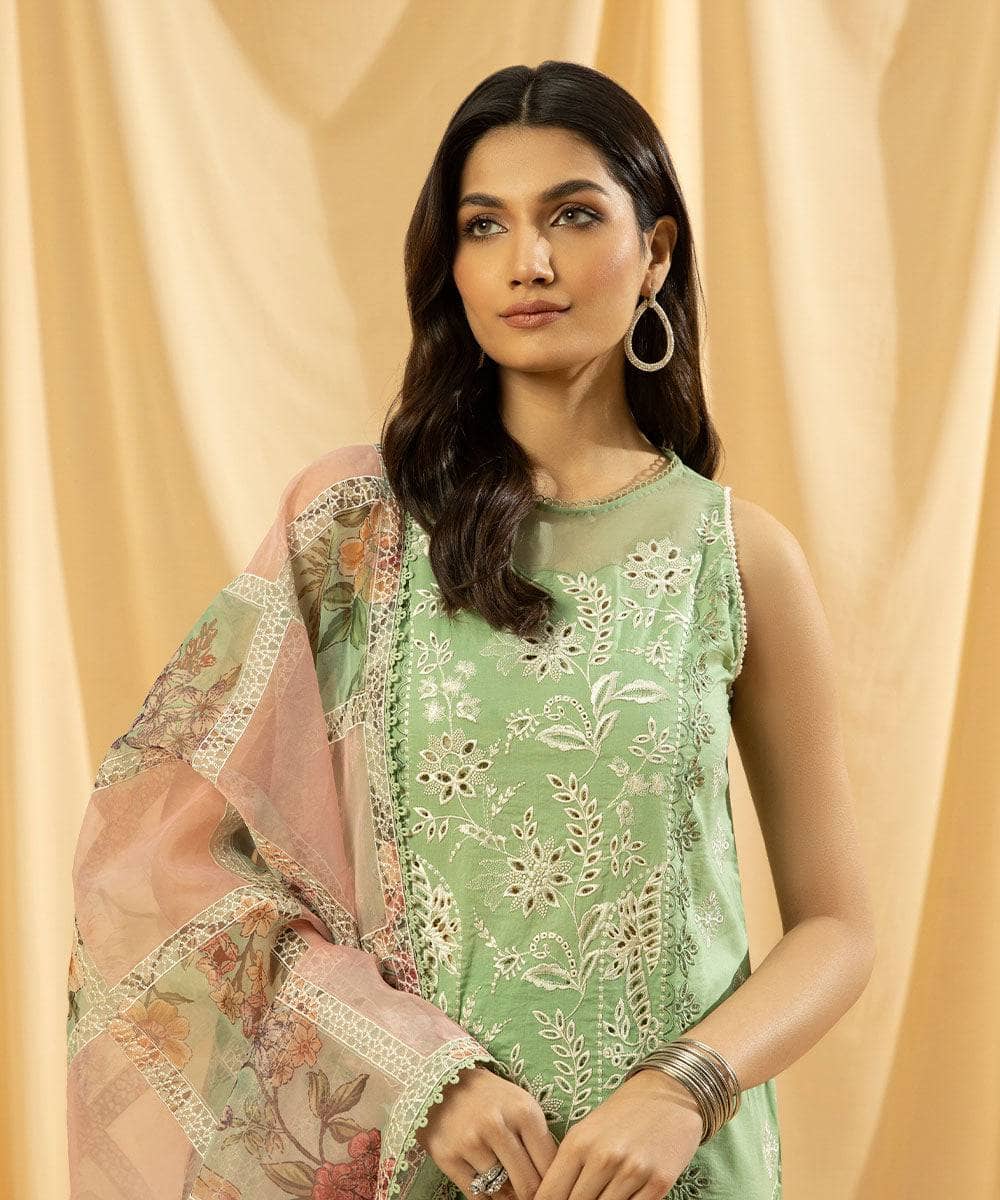 Img_sapphire_lawn_23_awwal_boutique