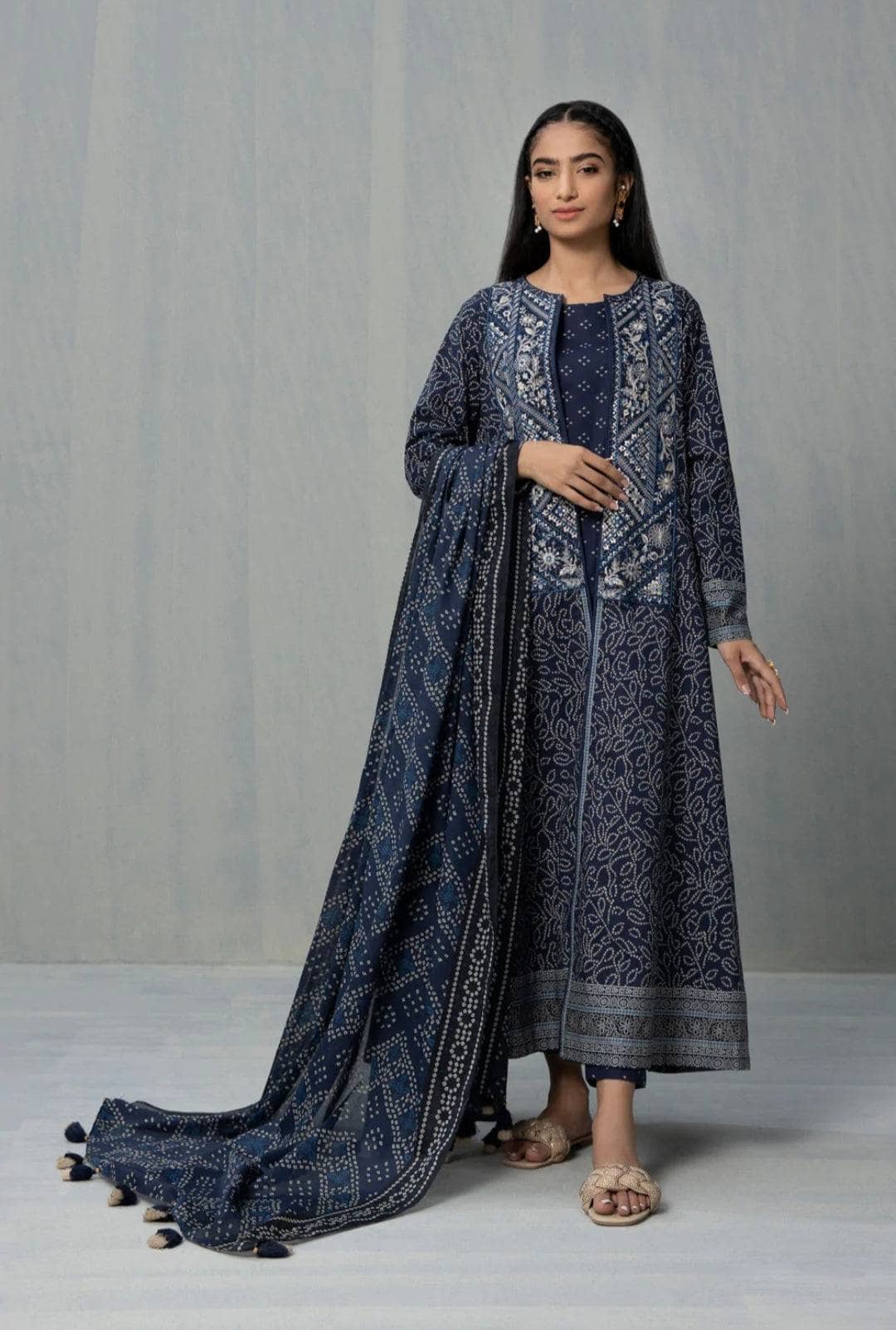 img_sapphire_intermix_awwal_boutique