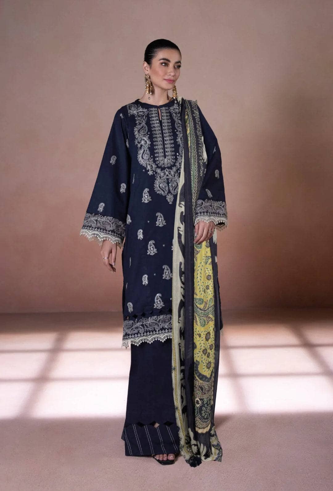 img_sapphire_intermix_2022_awwal_boutique